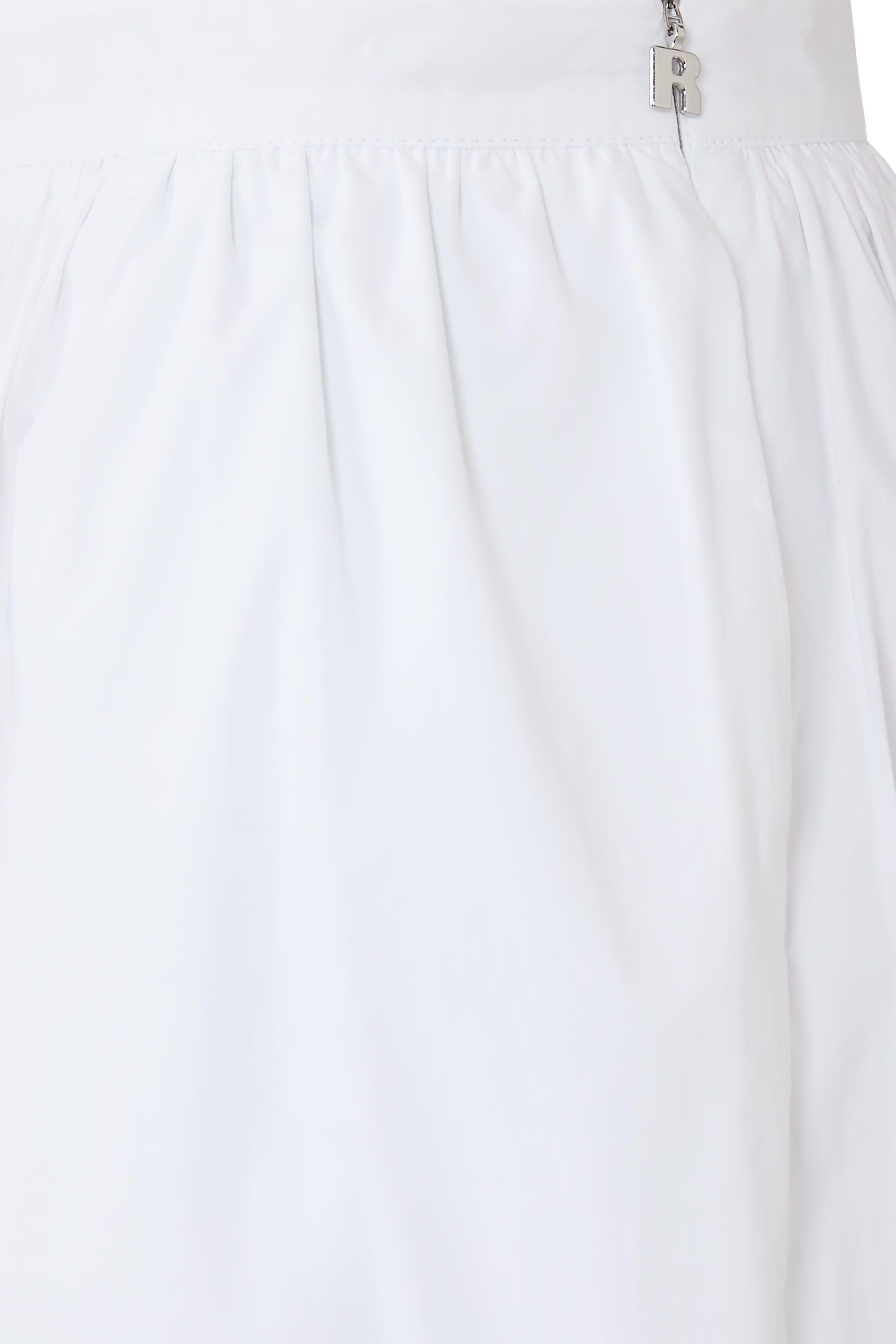 بنطال بقصة منفوخة وطيات