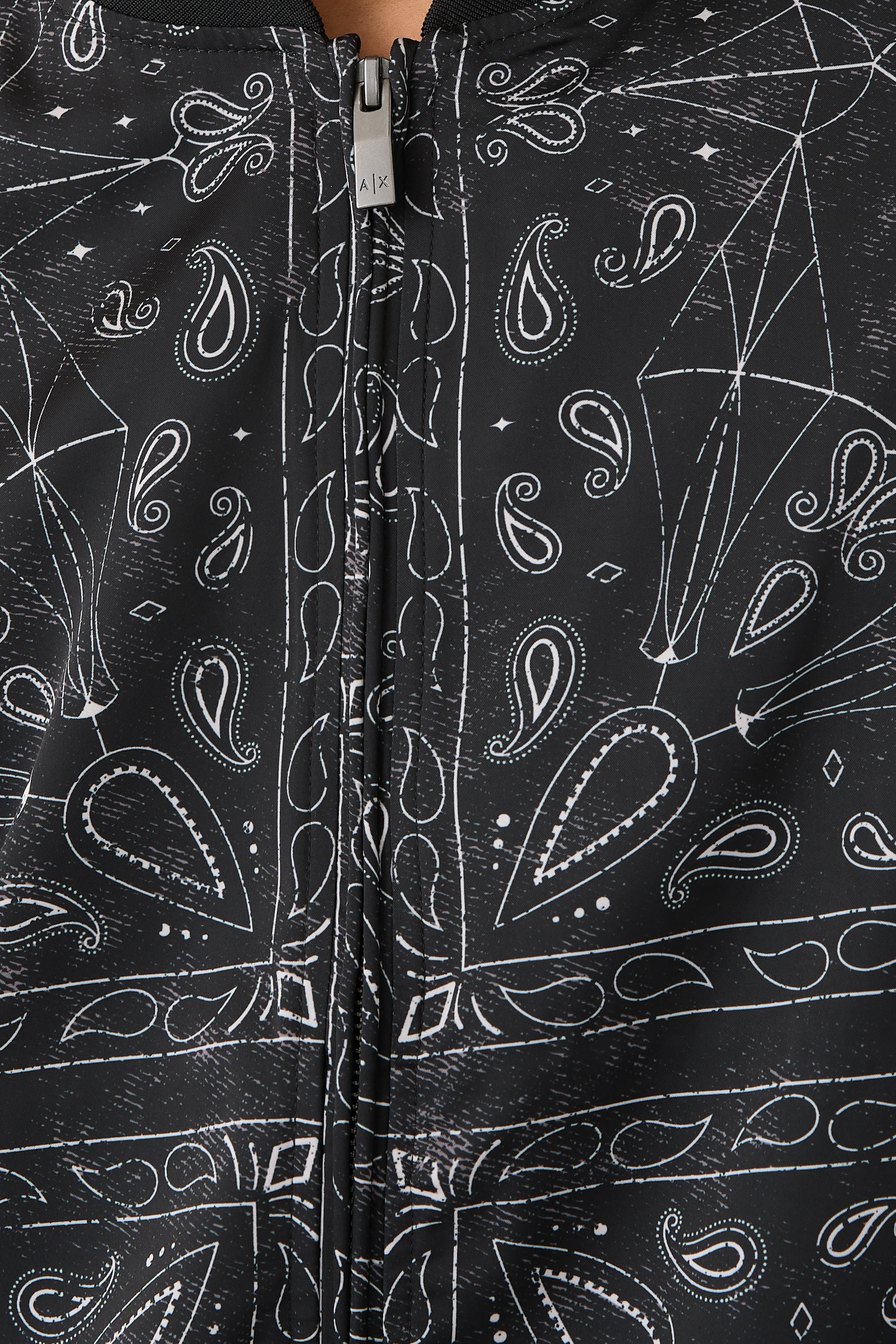 جاكيت بومبر بنقشة مستوحاة من كلايدسكوب