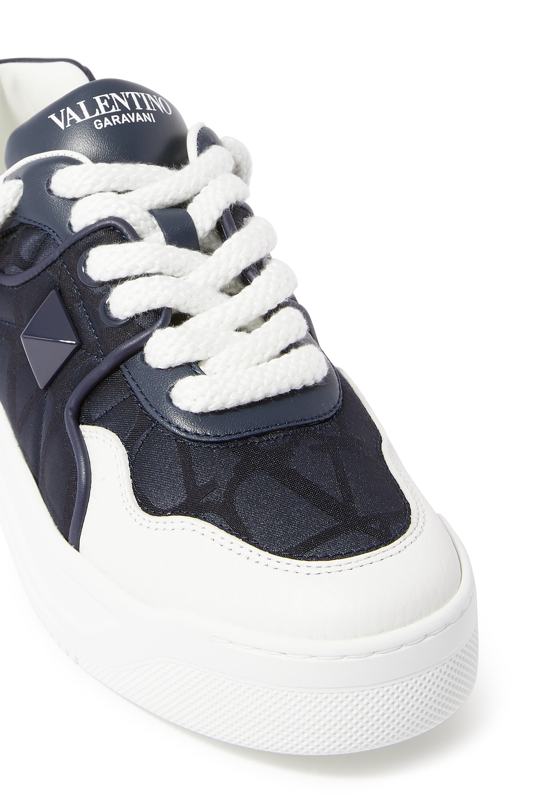 سنيكرز اكس إل بنعل سميك وحلية