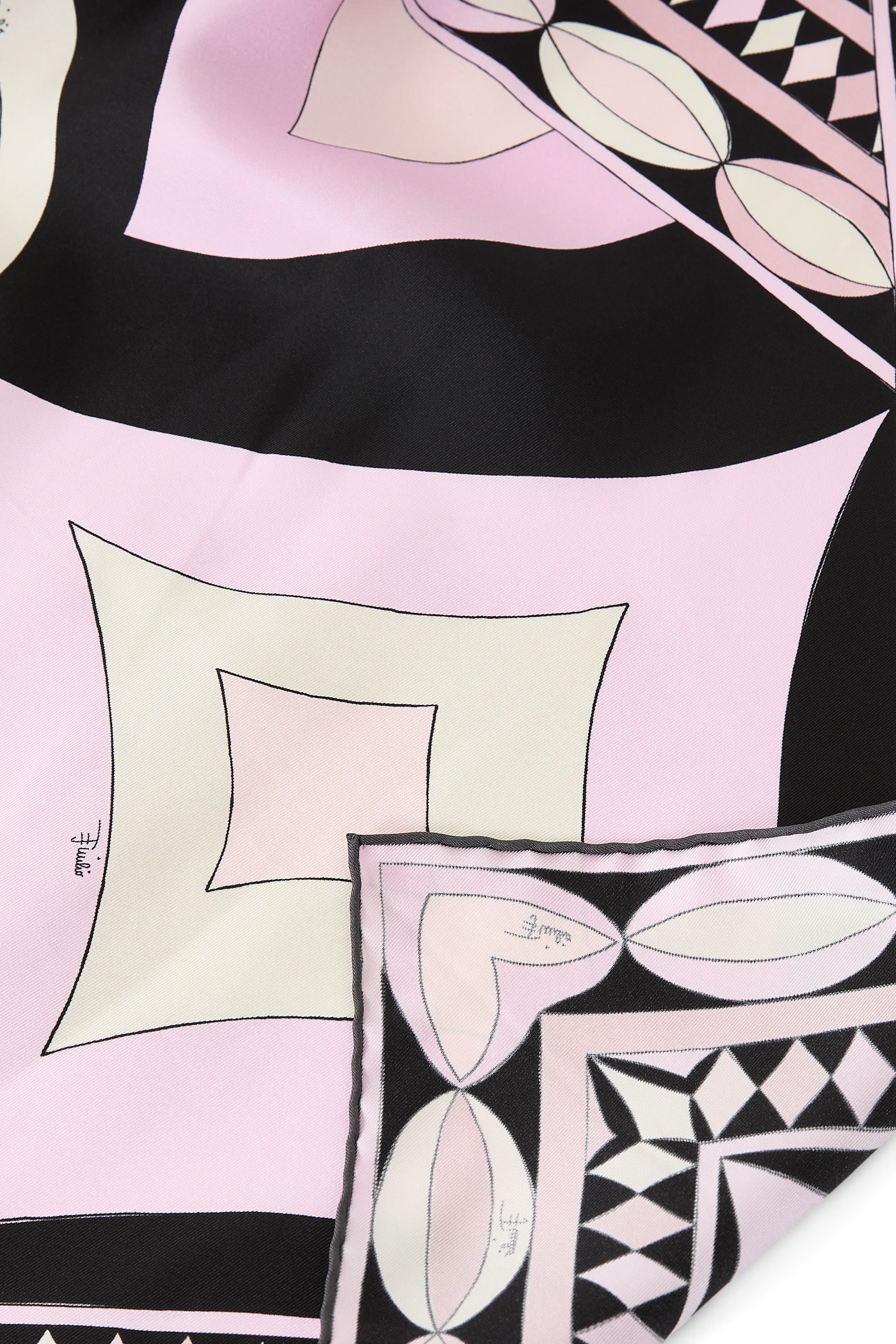 وشاح بتصميم مثلث