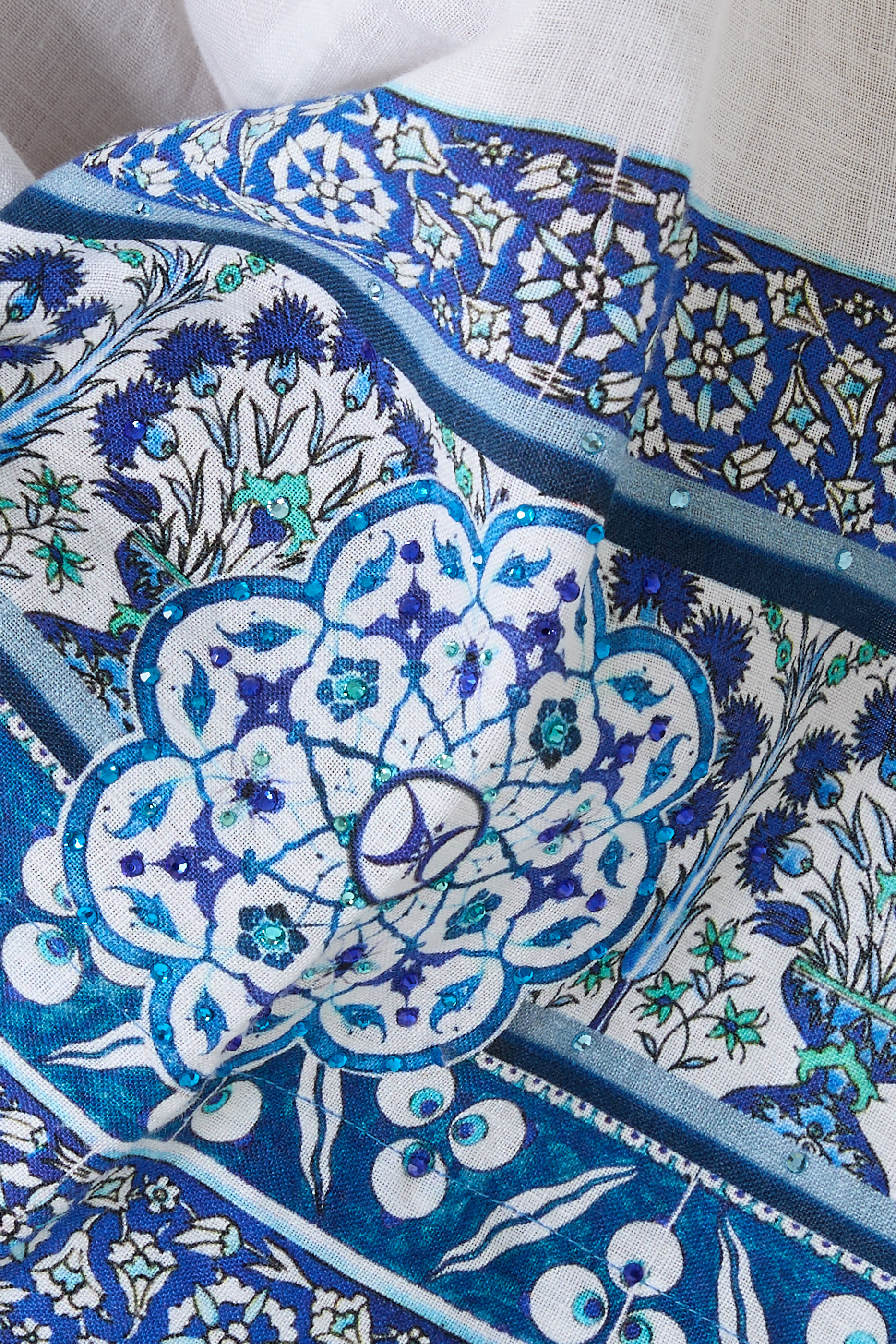 قفطان إسنيك لولباي بتصميم ملفوف مقسم بأجزاء