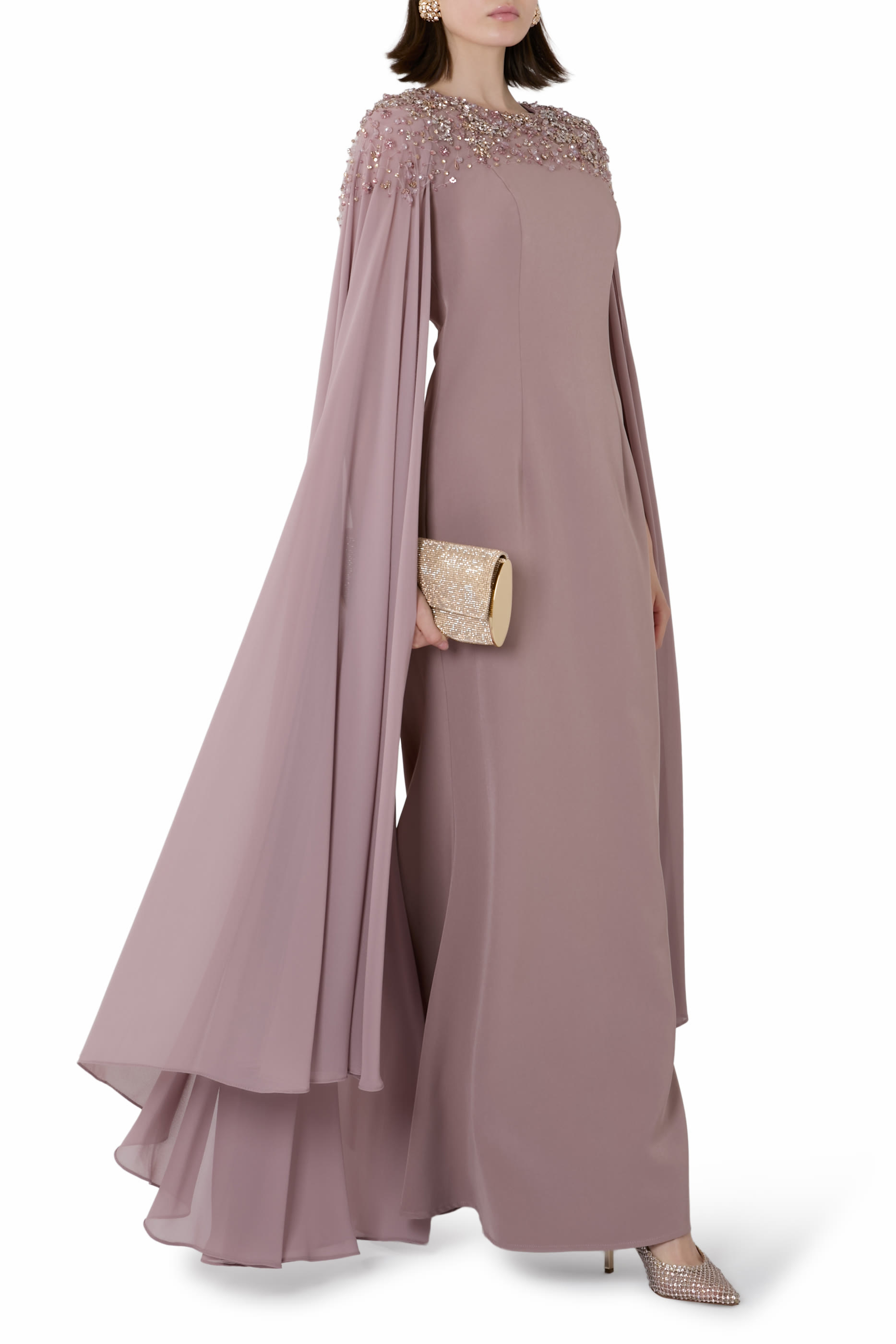 فستان سهرة مطرز بقصة ذيل حورية البحر