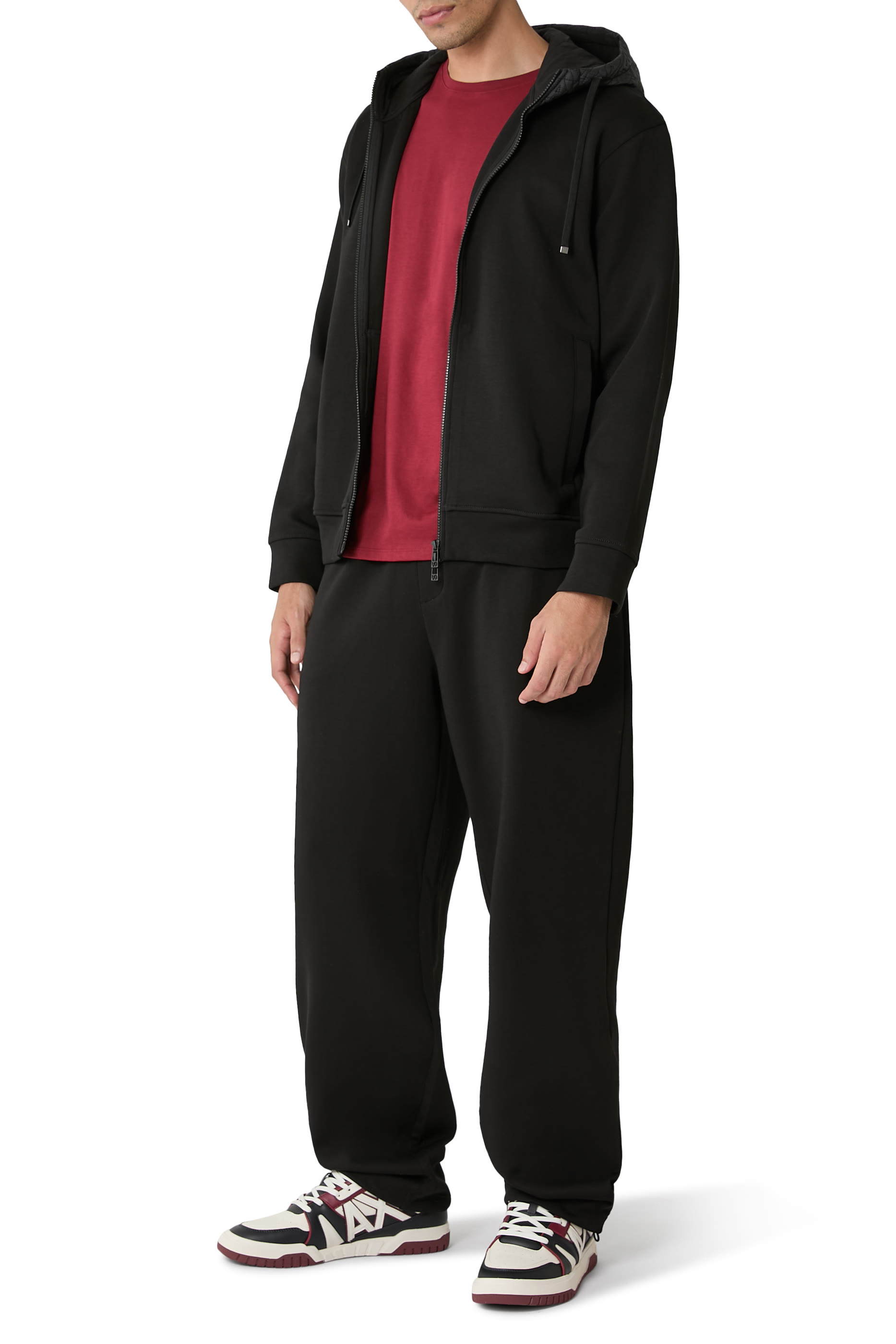 سنيكرز بشعار الماركة بحجم كبير