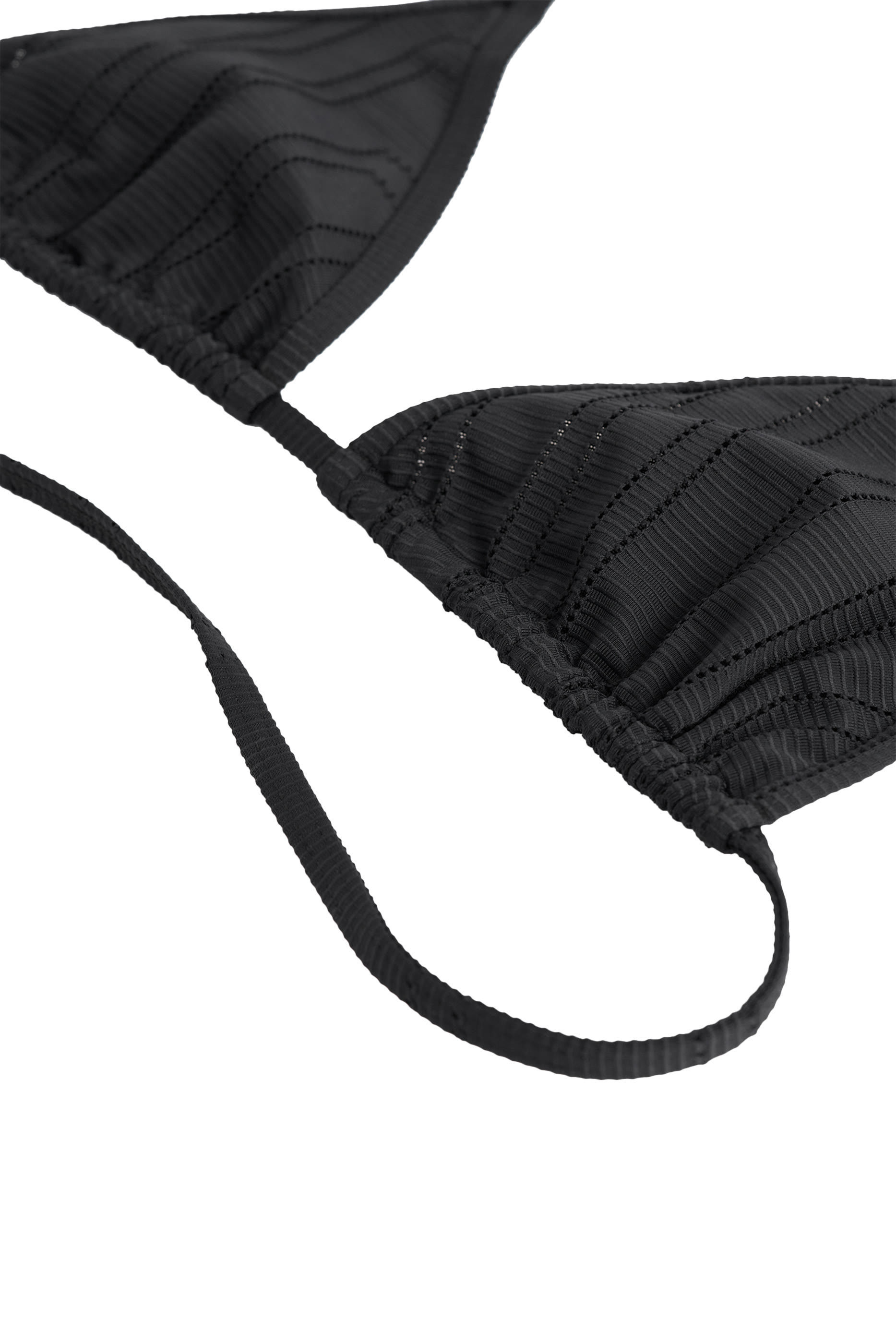 قطعة بيكيني علوية بوانتيل مزينة بحروف شعار الماركة