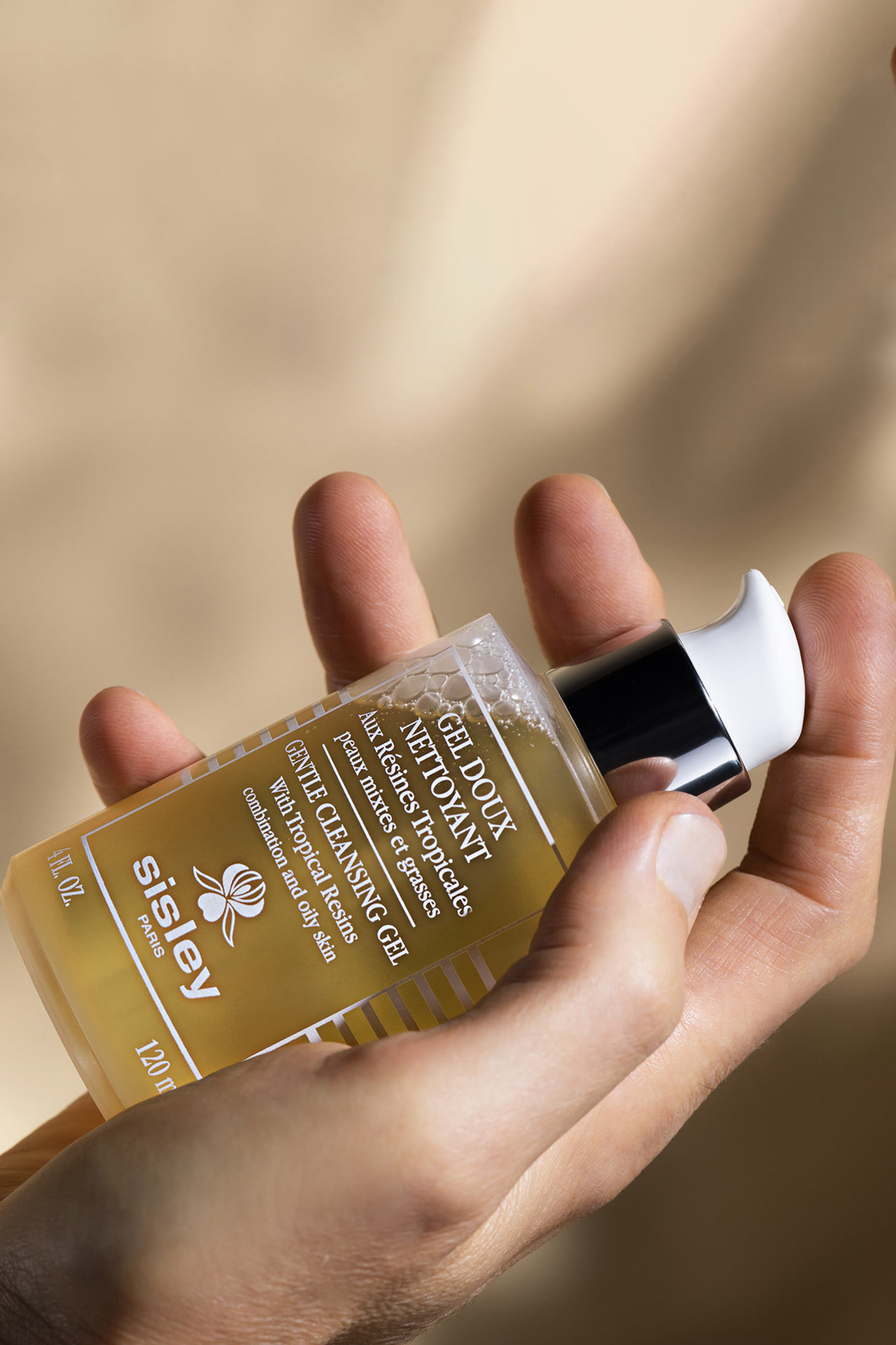 جل غسول لطيف بالصمغ الاستوائي 