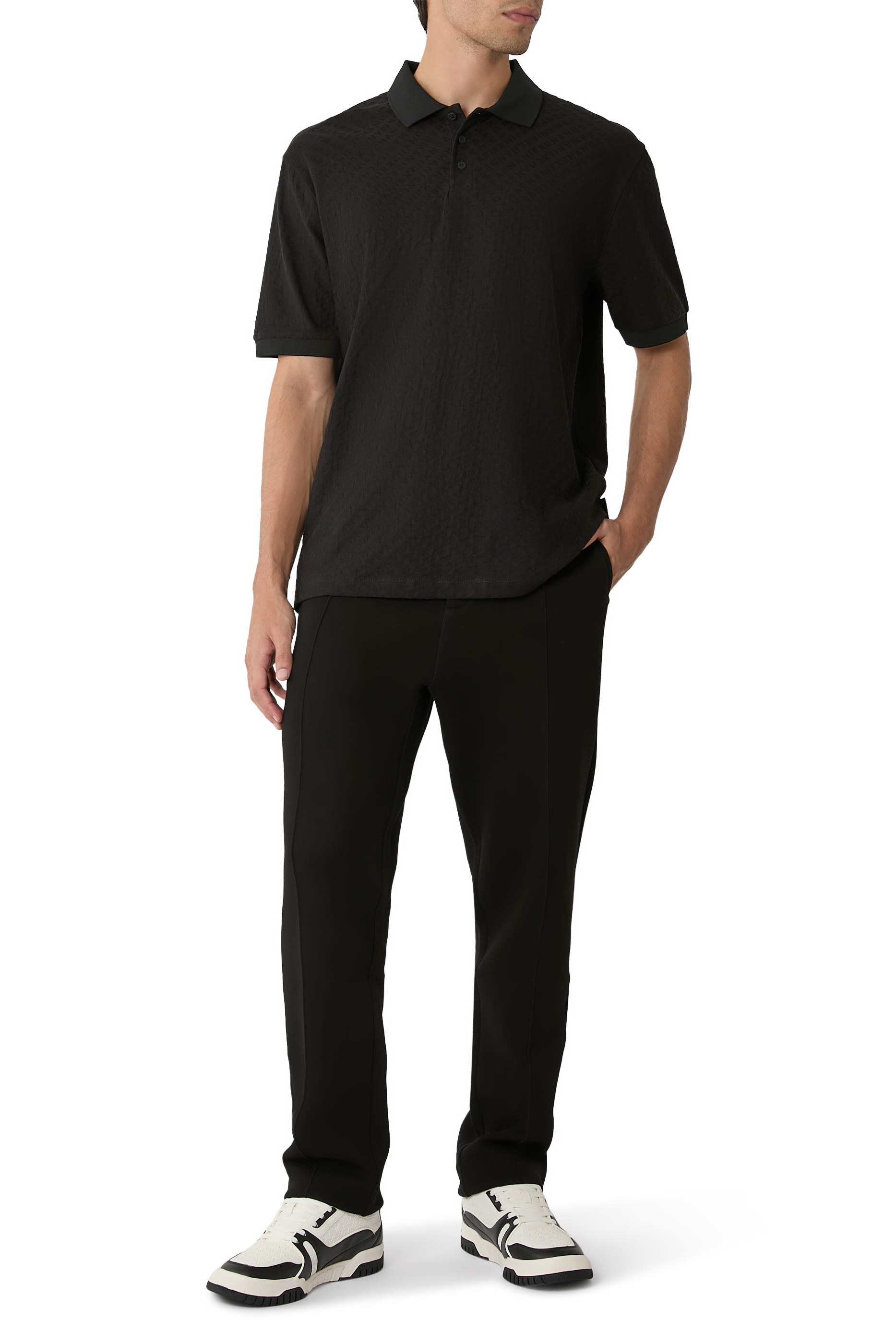 سنيكرز بإضافات بلون مغاير