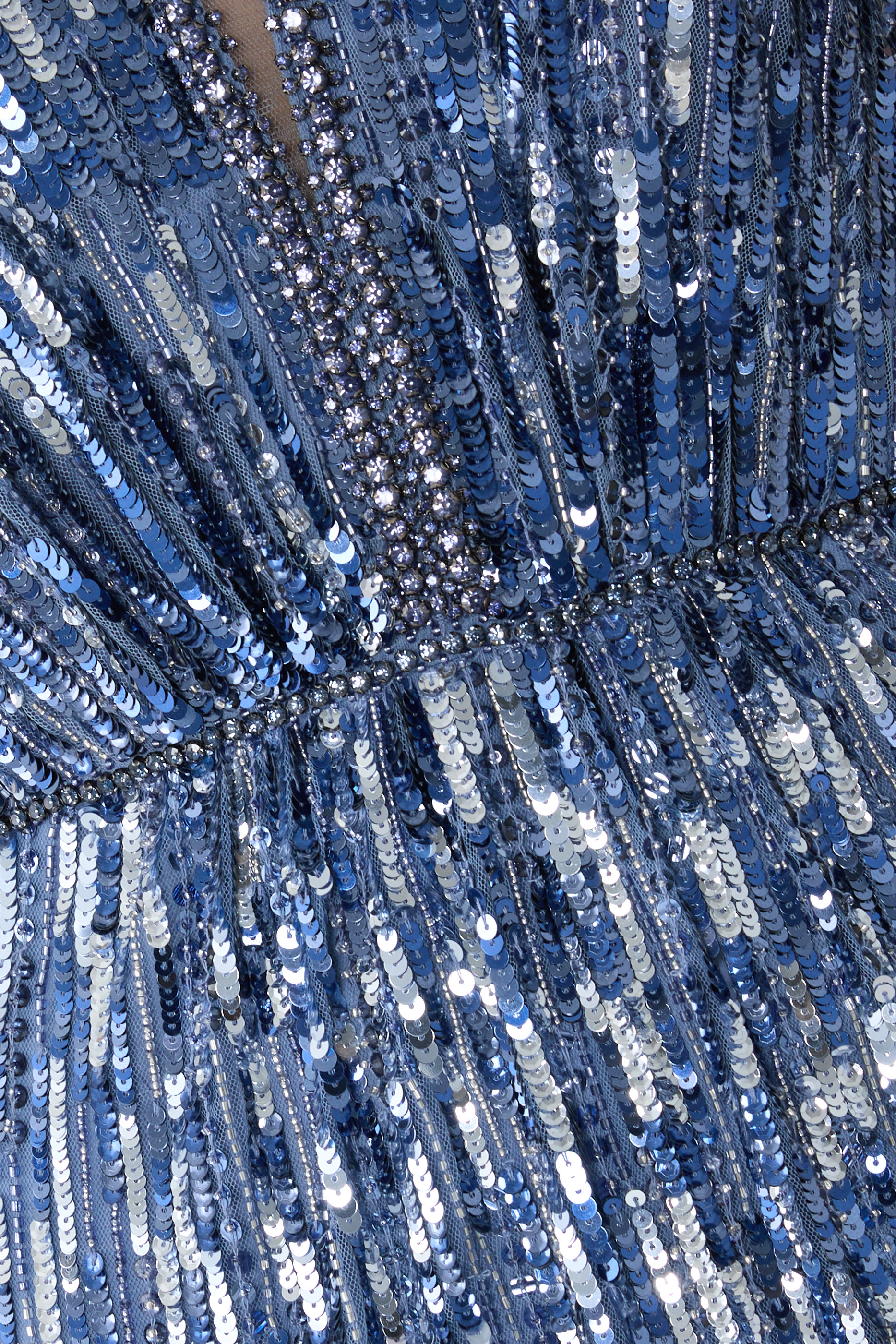 فستان سهرة داسك بياقة V