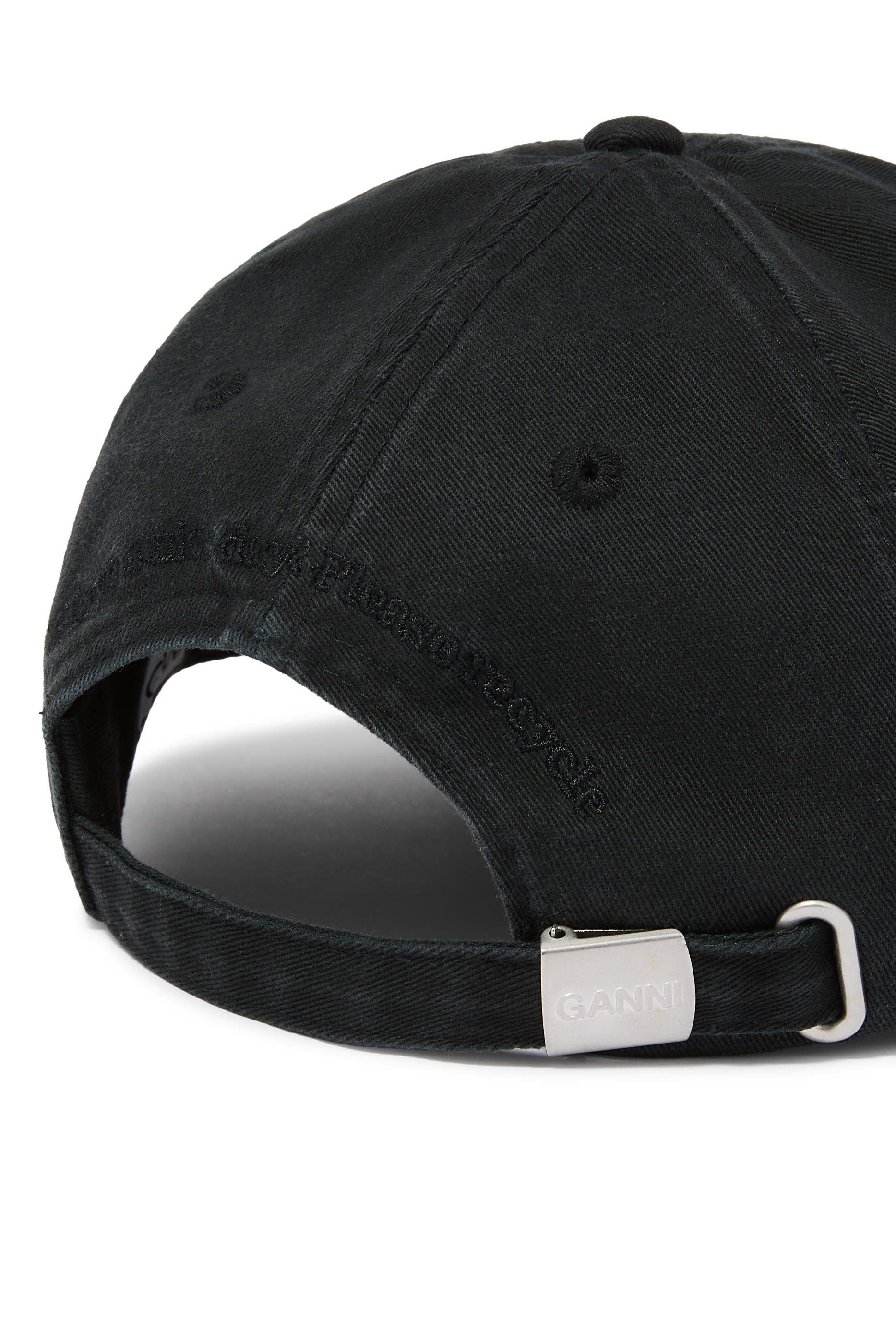 كاب مطرز بشعار الماركة