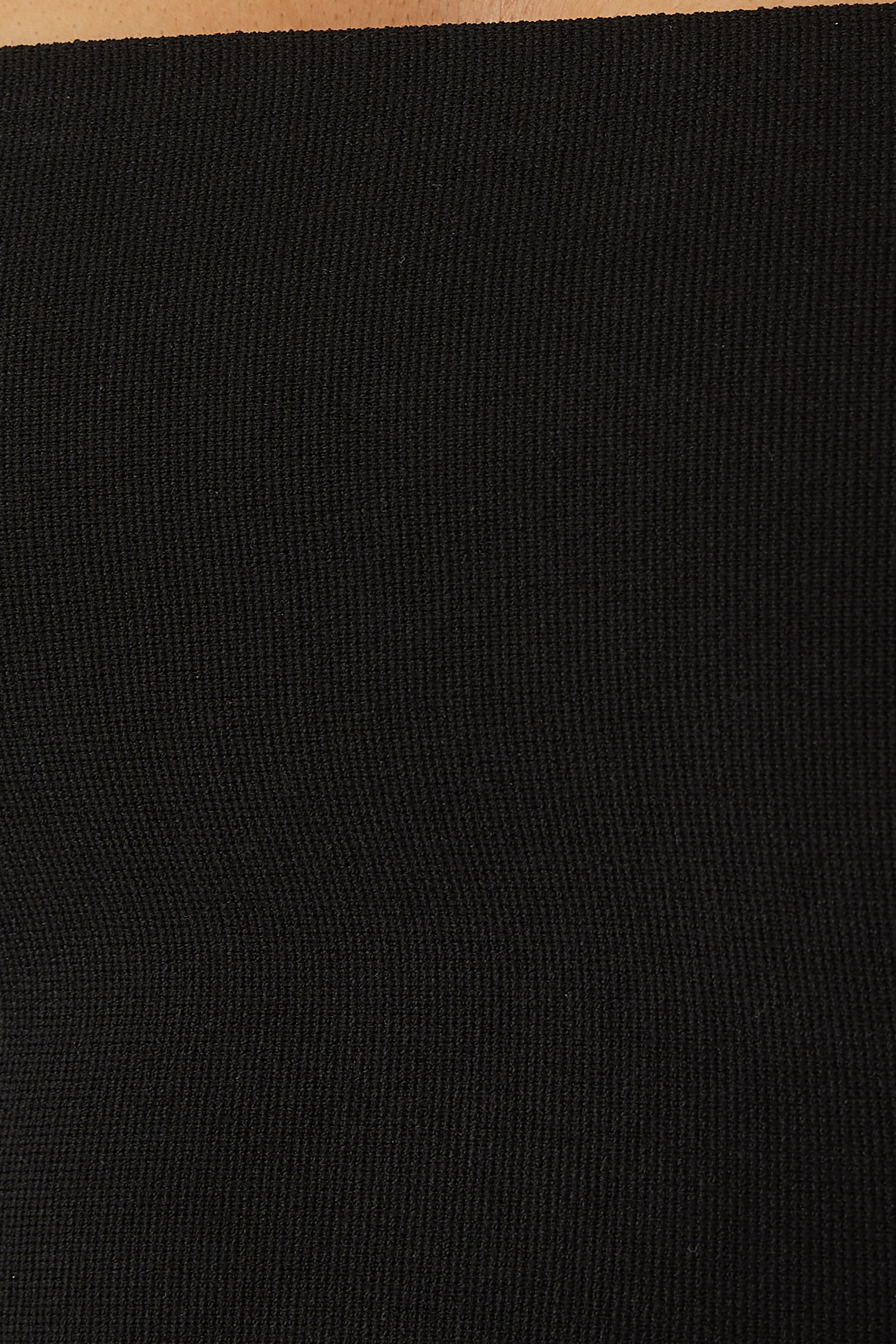 بلوزة قصيرة بتصميم باندو بياقة مربعة