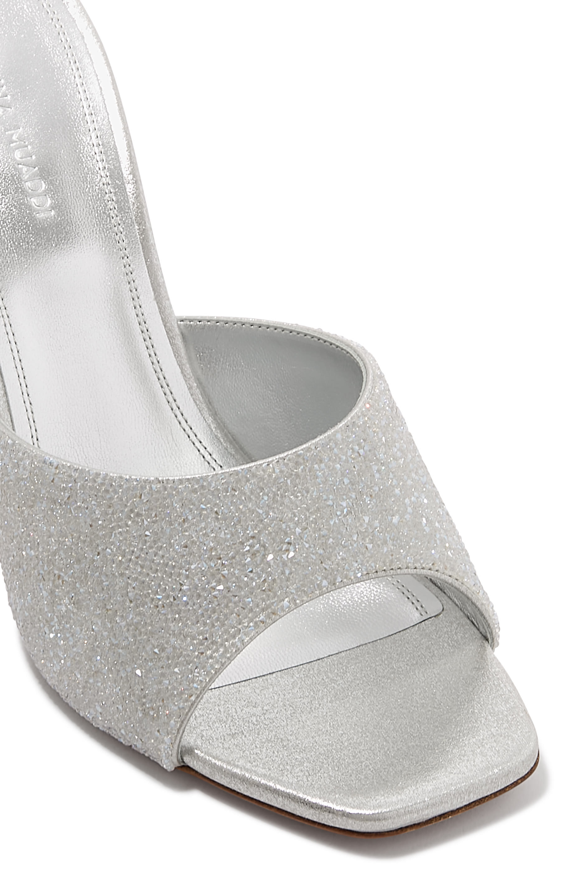 حذاء لوبيتا 95 مفتوح من الخلف بمقدمة مفتوحة وكعب عريض