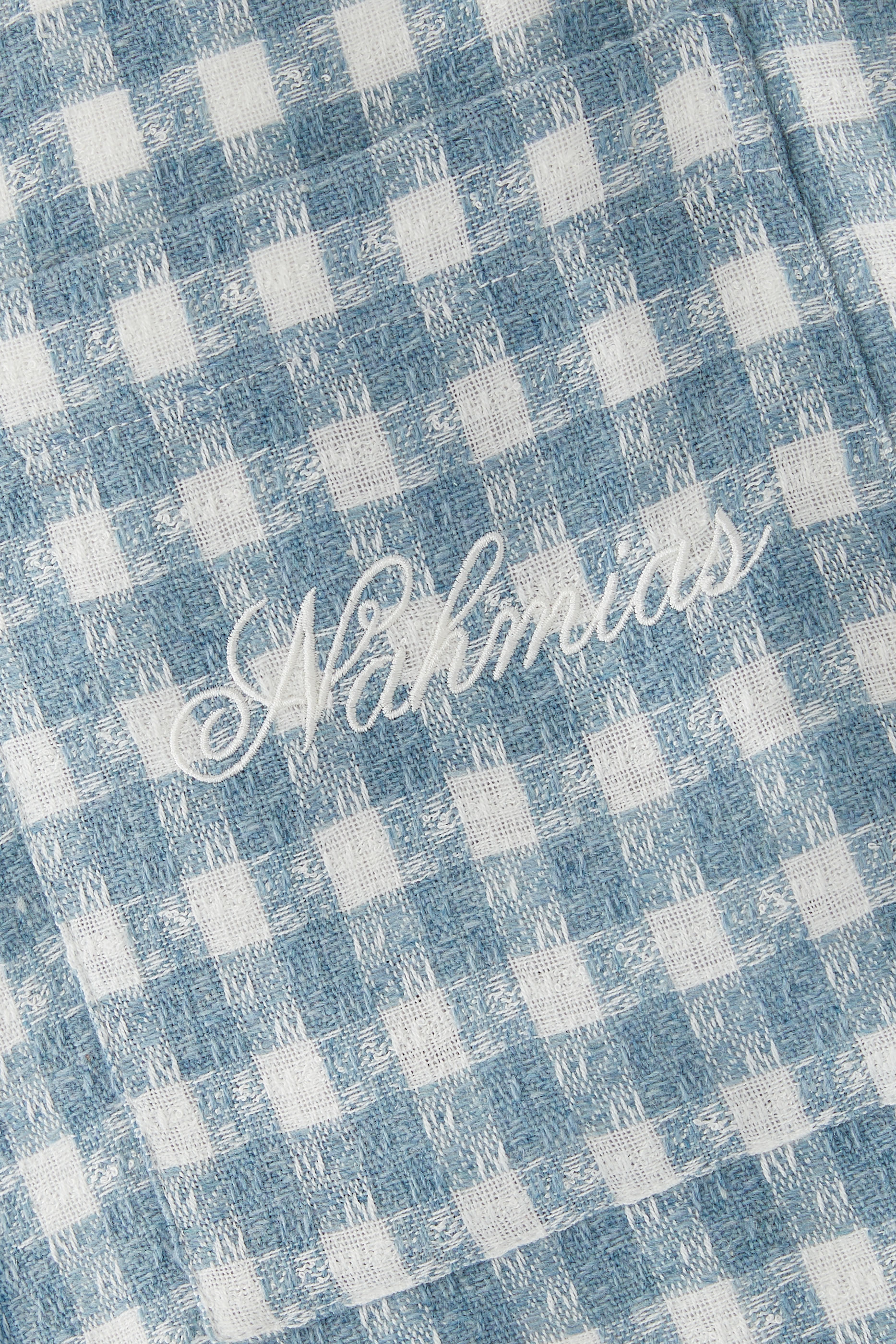 قميص بقصة قصيرة ونقشة مربعات