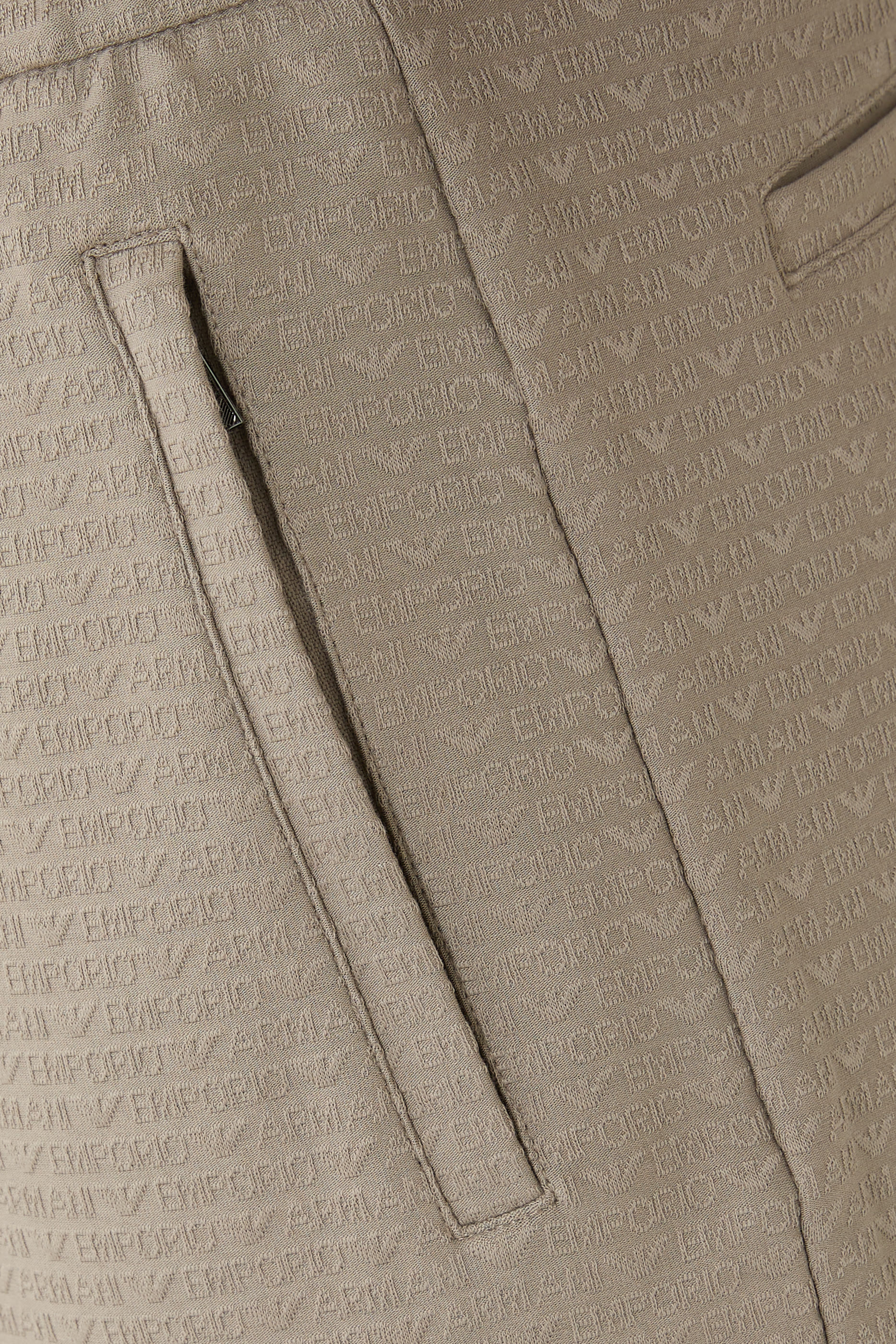 بنطال رياضي بشعار الماركة