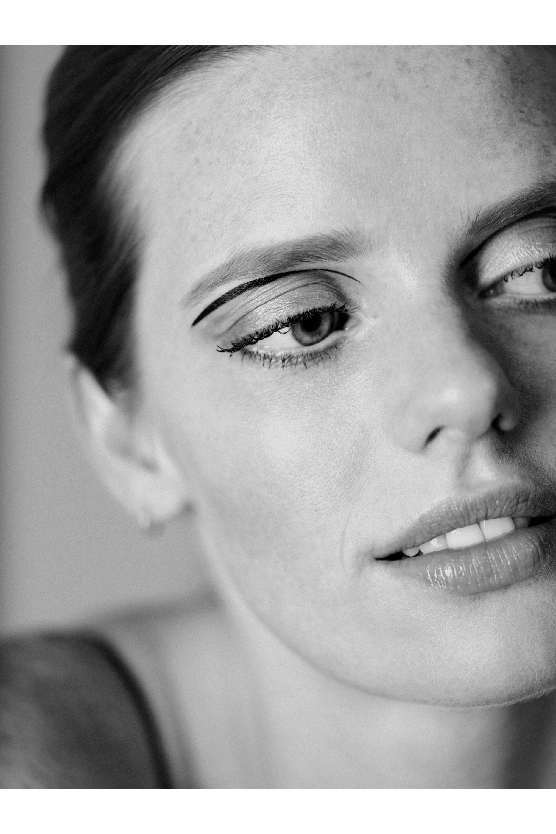 محدد عيون ليني نوار