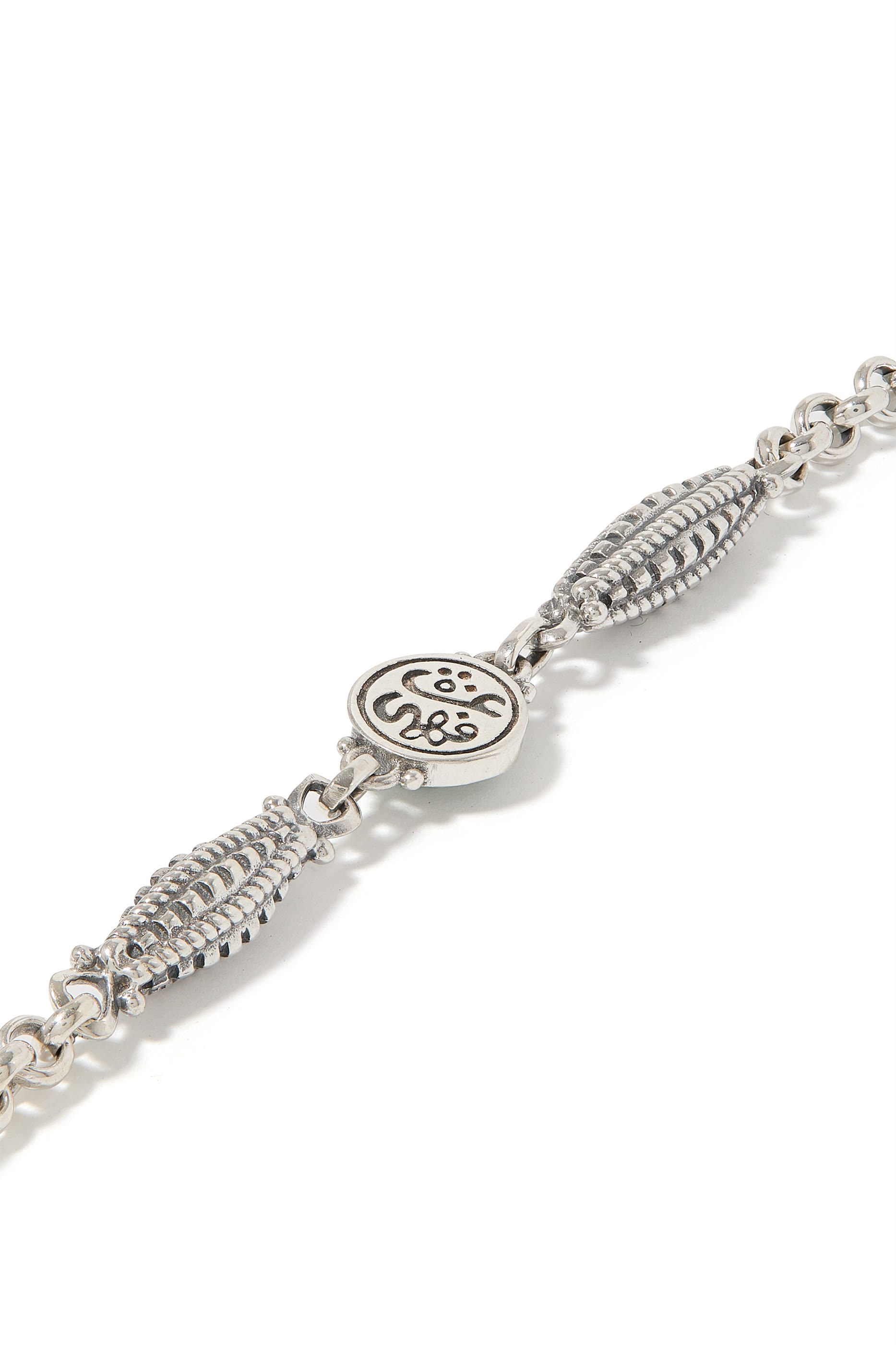 قلادة مزينة بخط كوفي والإسبنيل الأسود واللابرادوريت، فضة إسترلينية