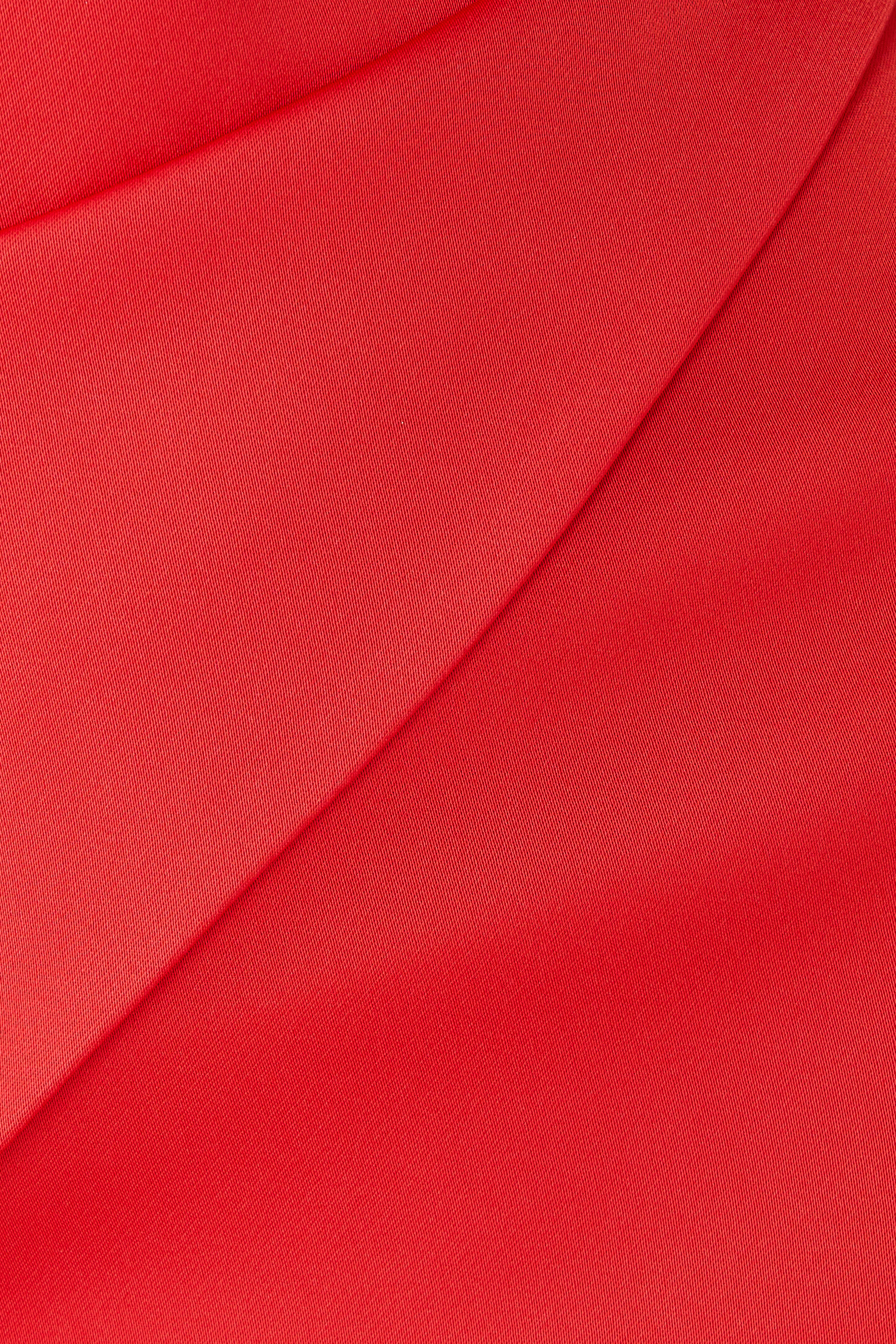 فستان قصير بكتف مكشوف