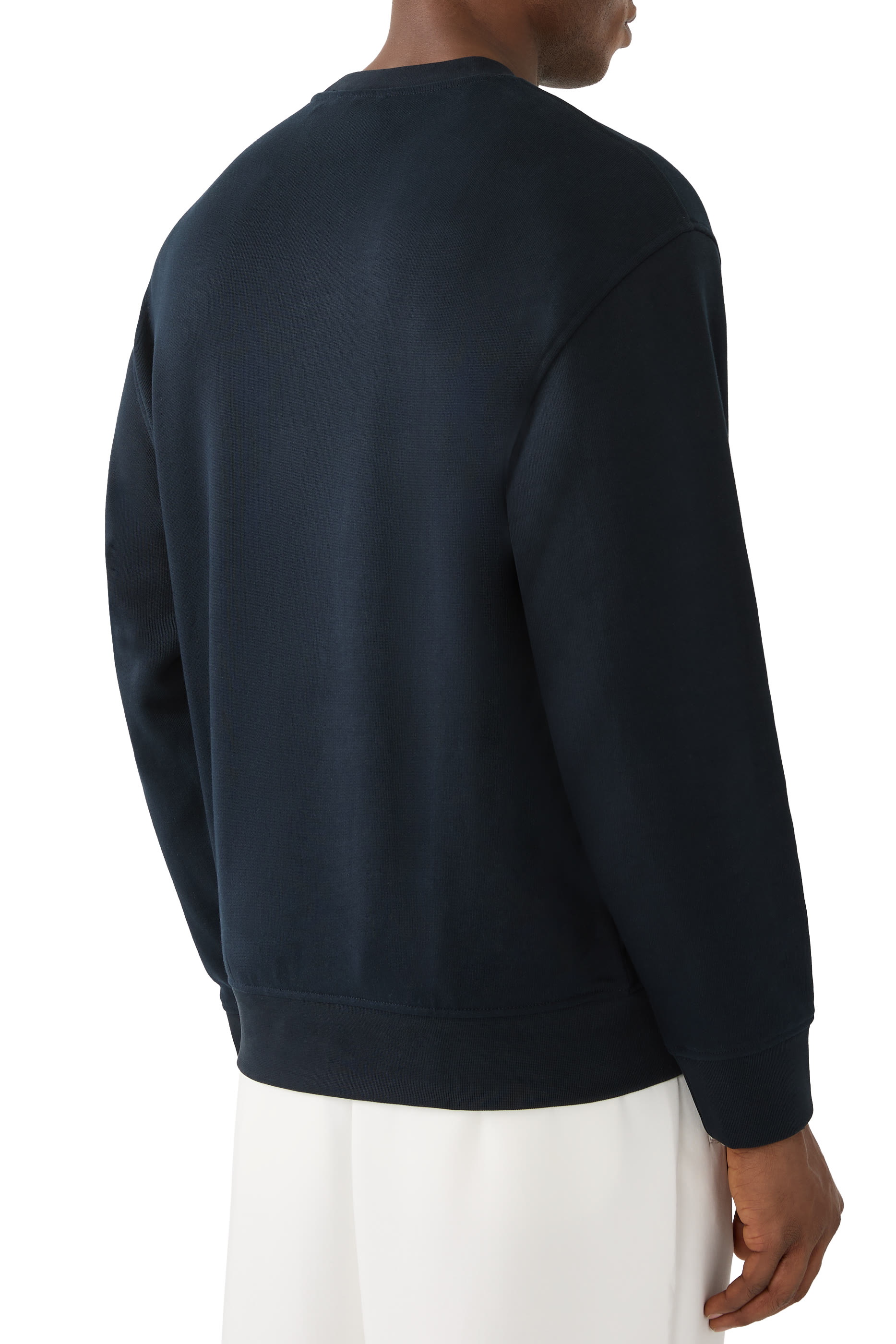 سويت شيرت بجيب على الصدر