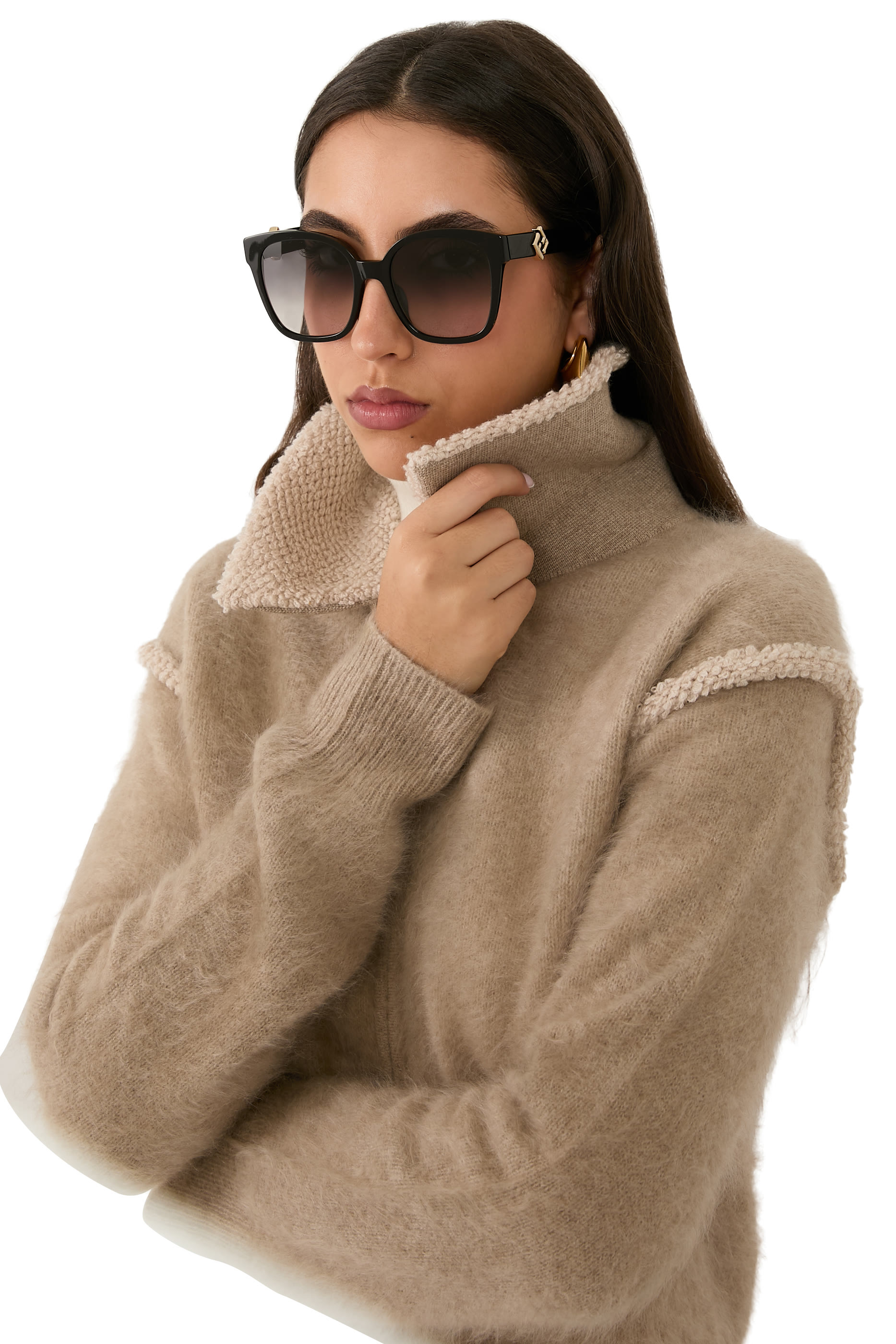 نظارة شمسية مرصعة بماس بشعار الماركة