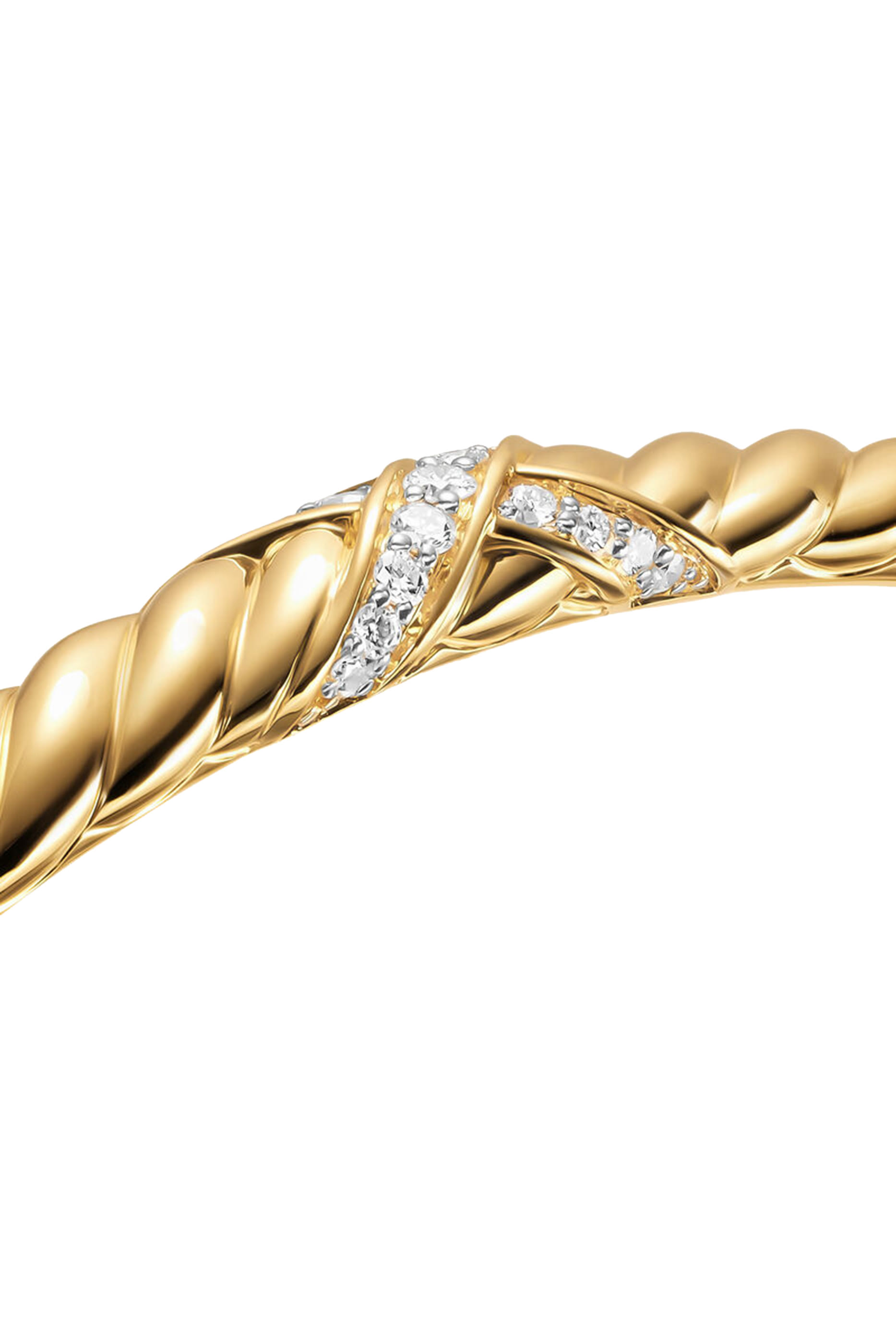 سوار سكلبتد بحلية بتصميم حرف X