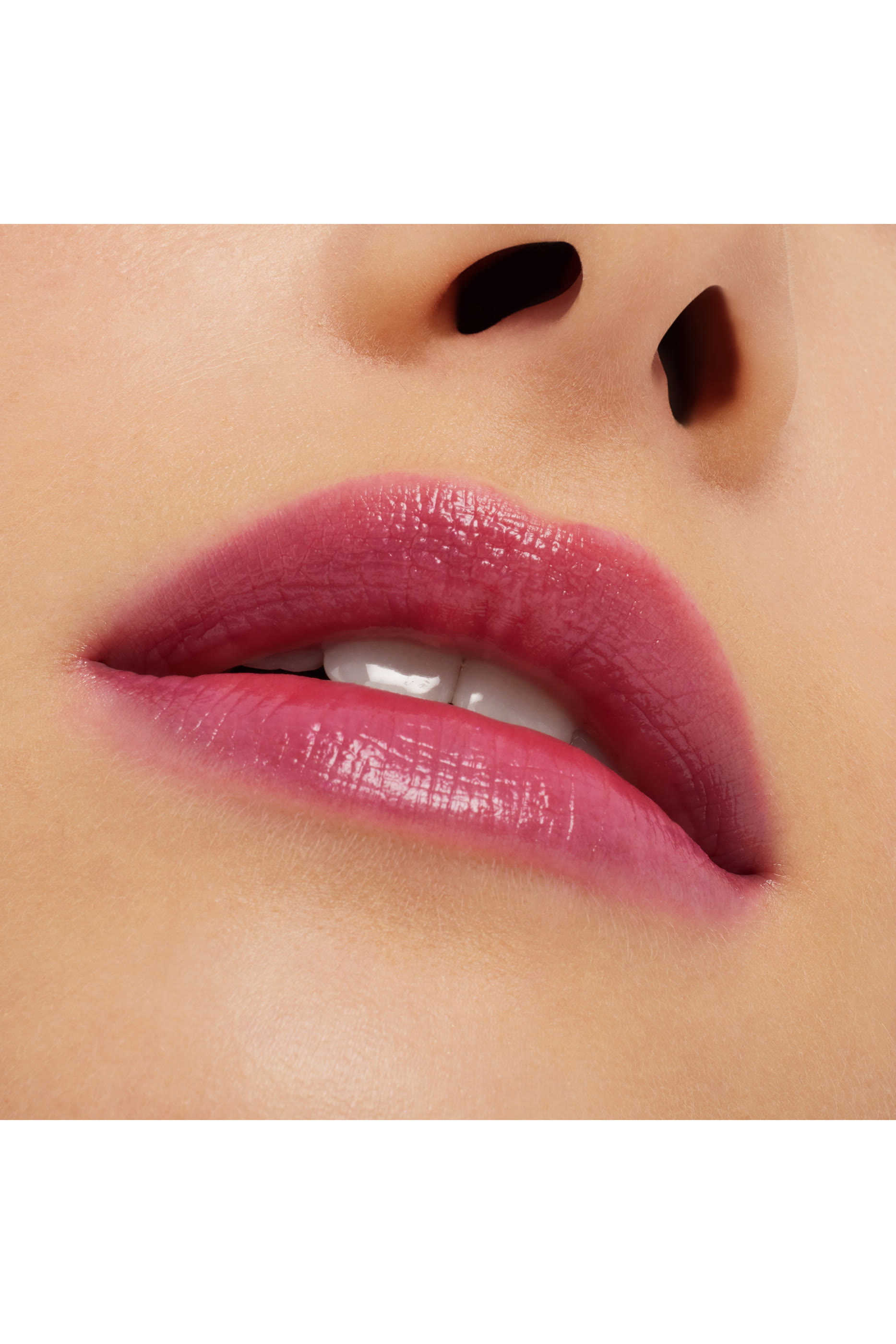 مرطب شفاه جلو بلاي