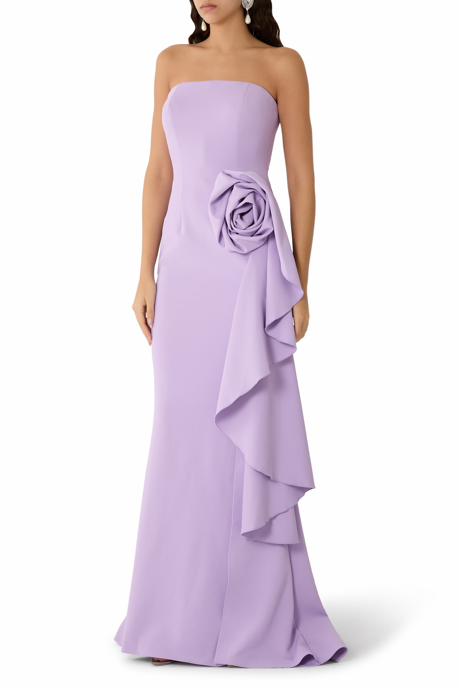 فستان سهرة بلا أكمام