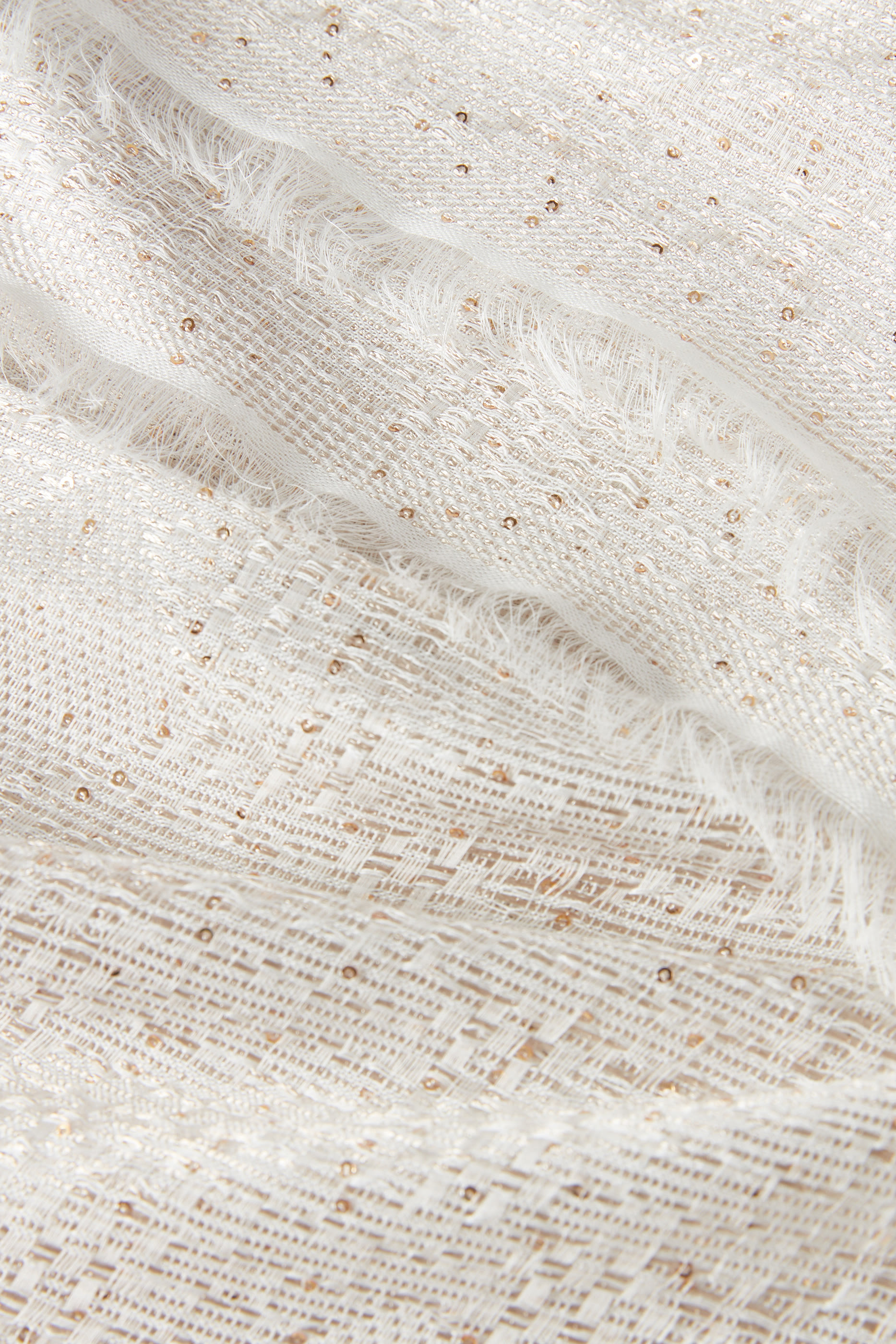 وشاح مطرز جاكار