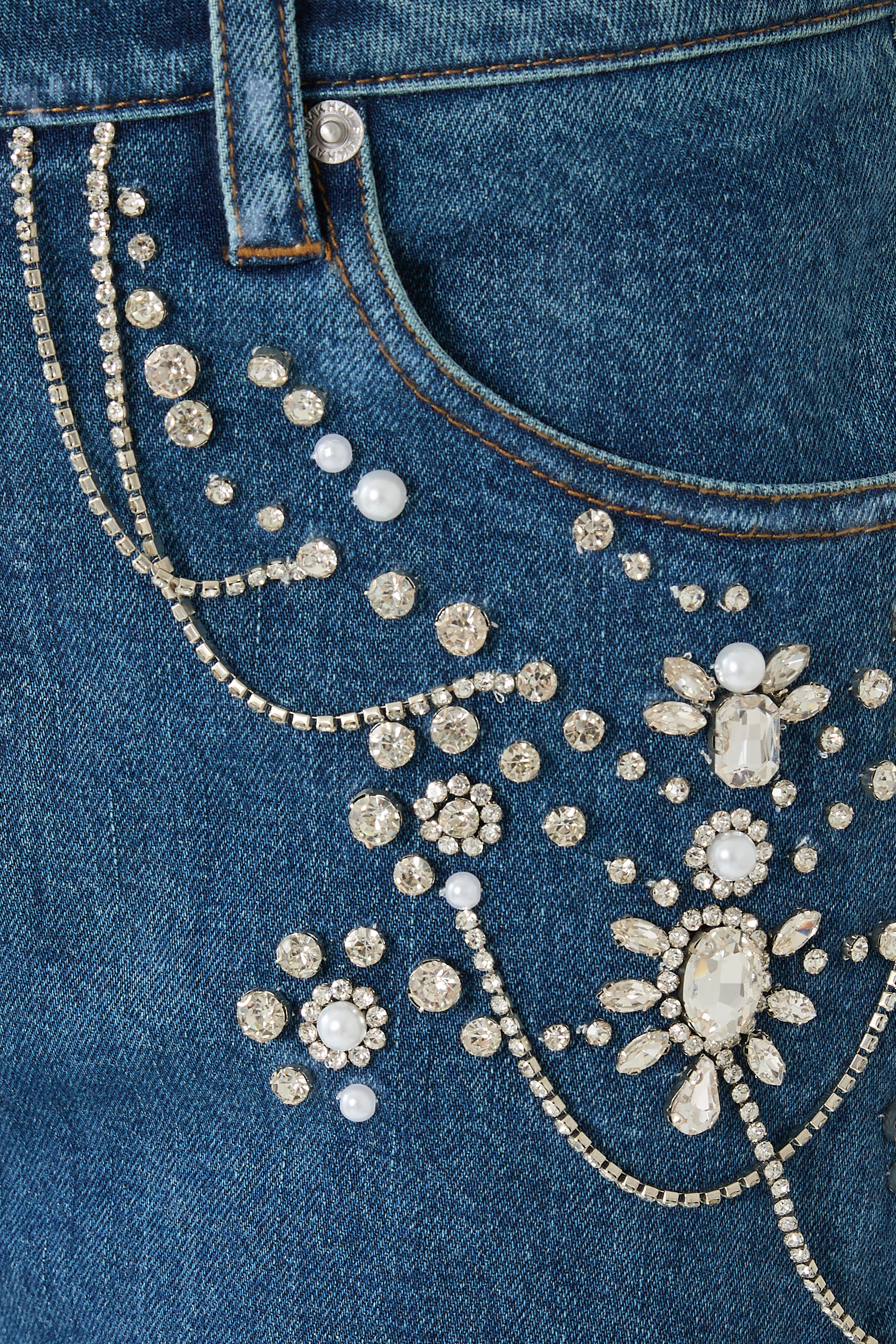 بنطال جينز جود قصير مطرز