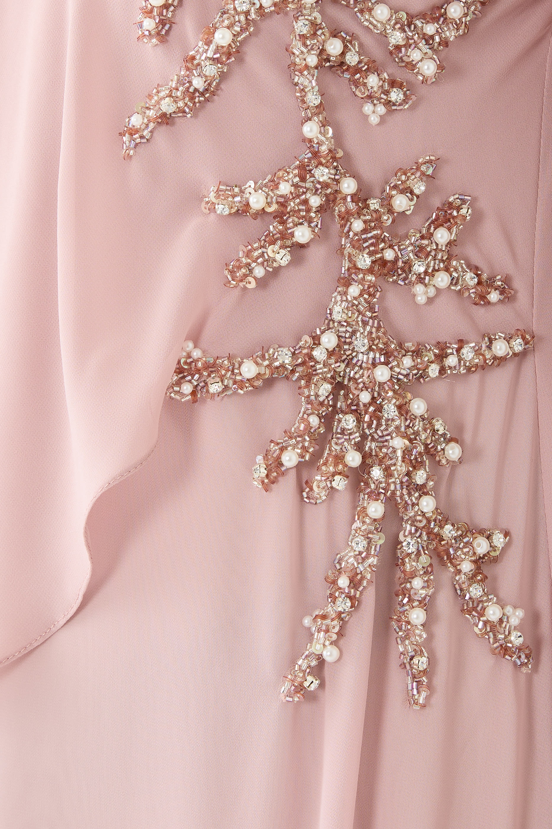 فستان بأكمام كاب بطيات