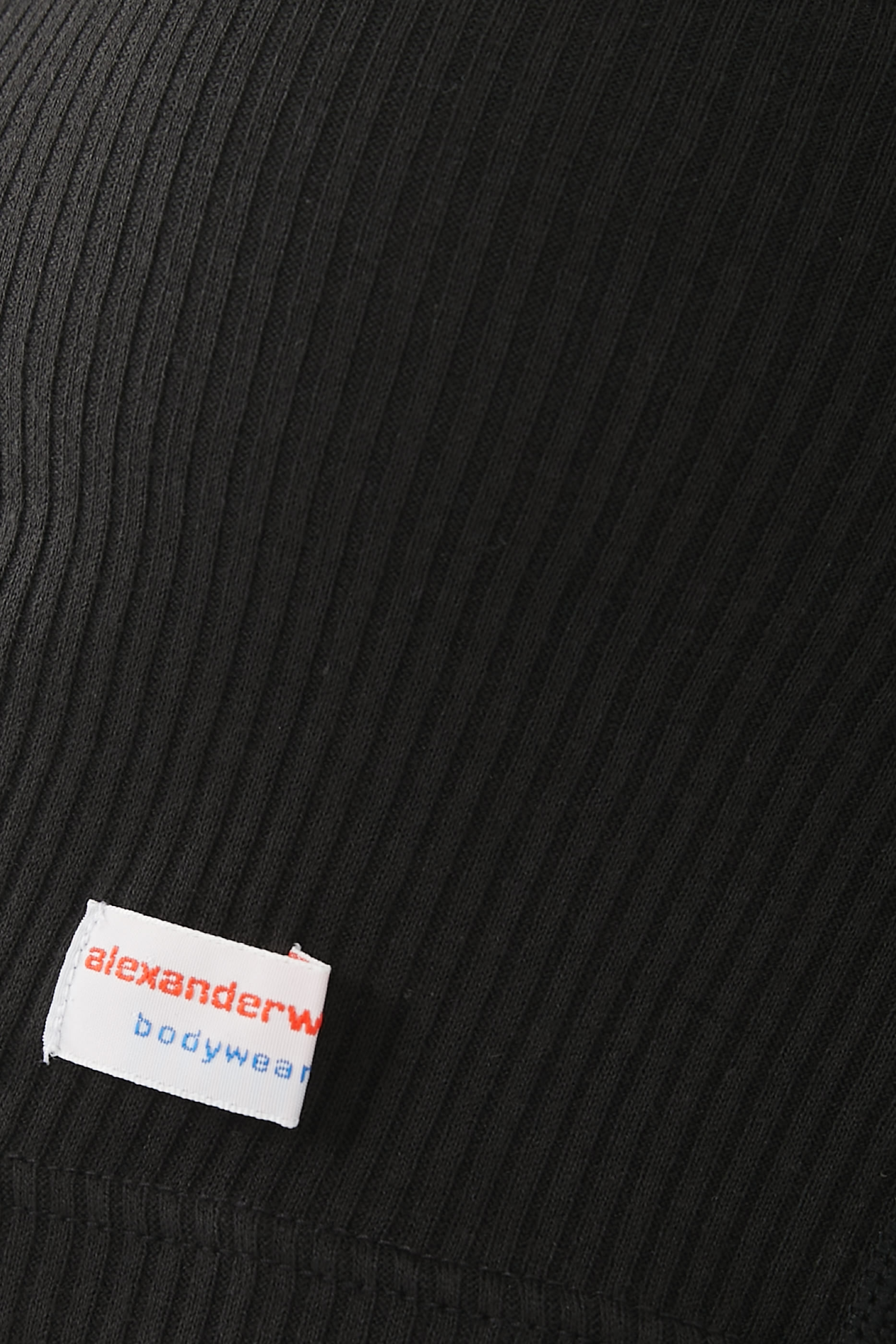 تيشيرت قصير بأكمام قصيرة