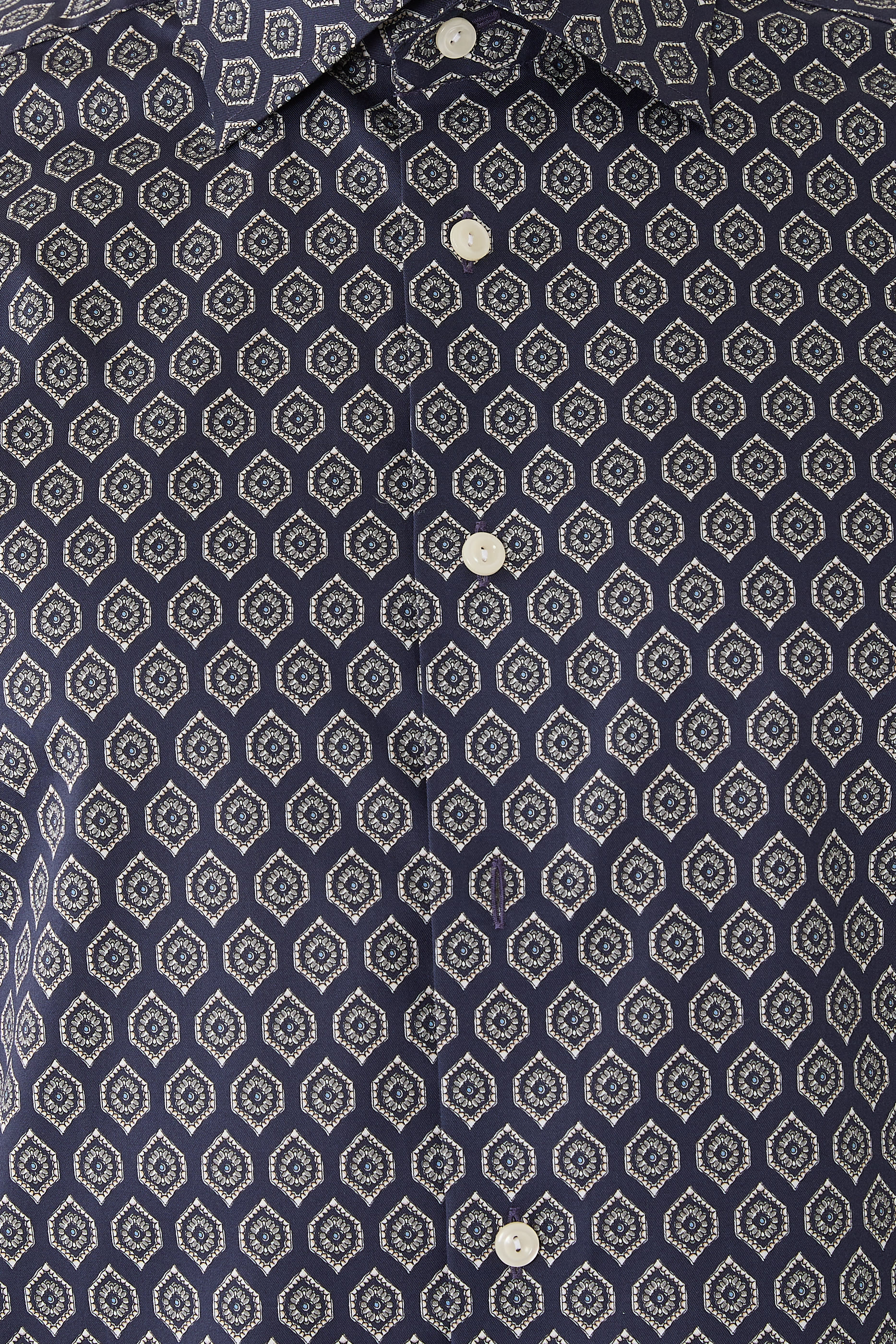 قميص بطبعة هندسية وشعار الماركة تويل