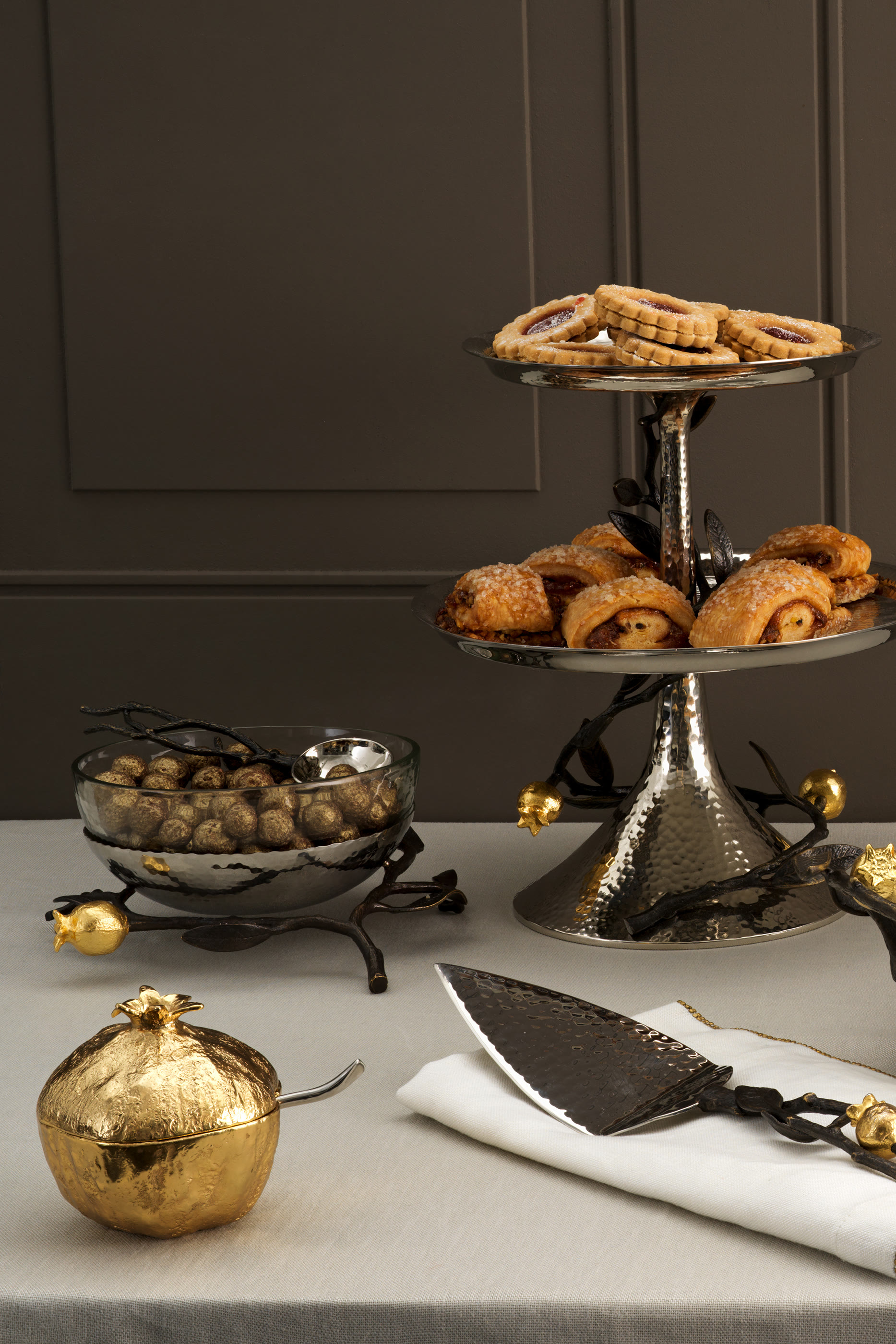 وعاء تقديم زجاجي بحلي بشكل رمان