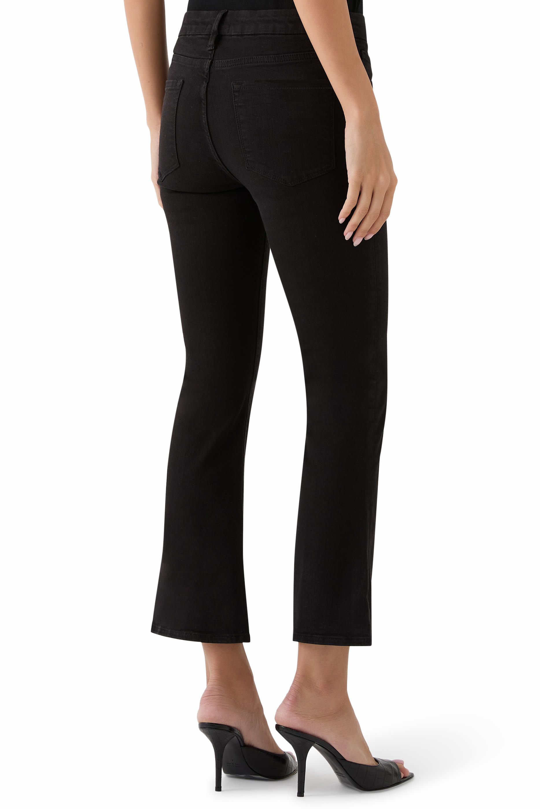 بنطال قصير بحافة واسعة