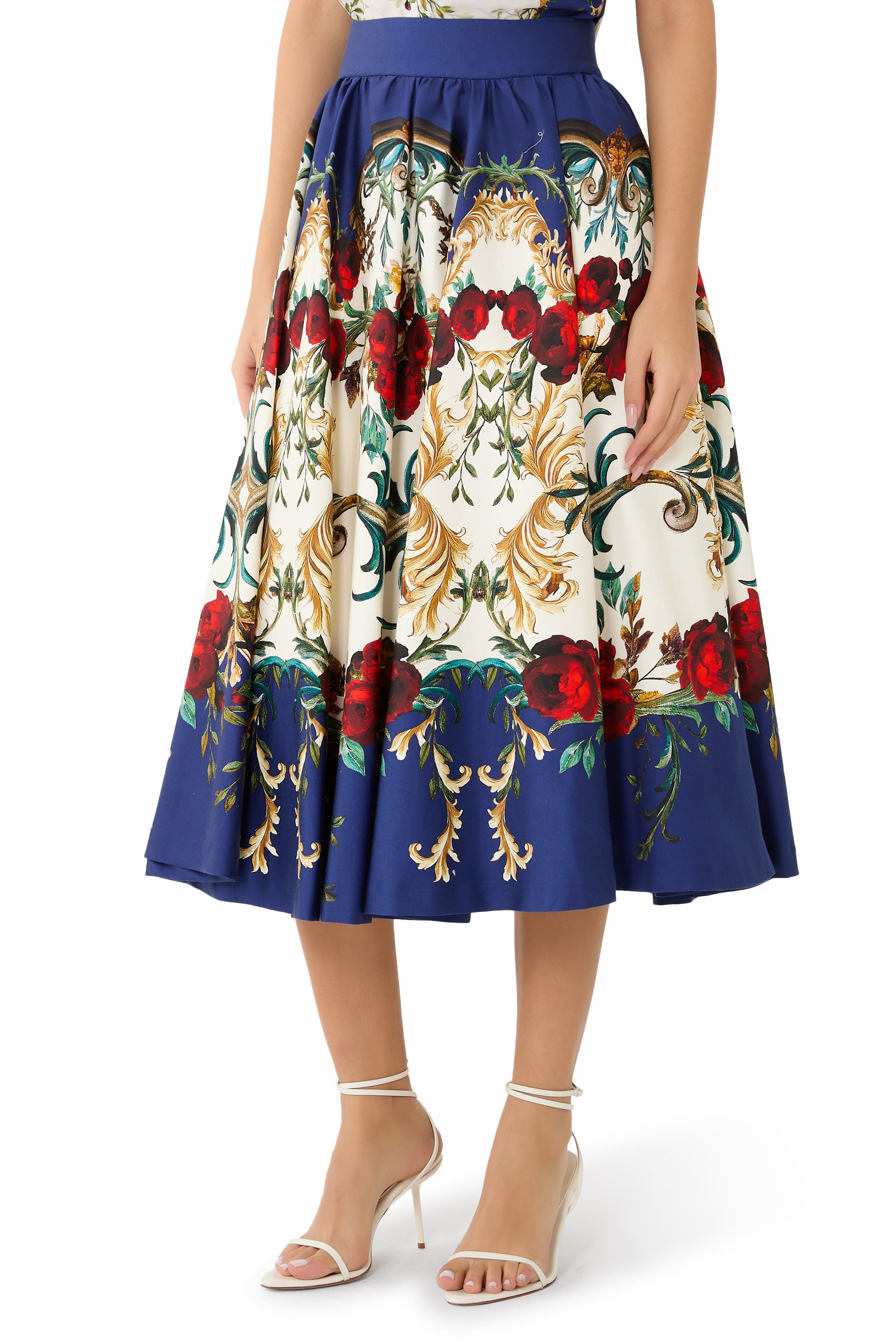 تنورة نيلدا بقصة واسعة