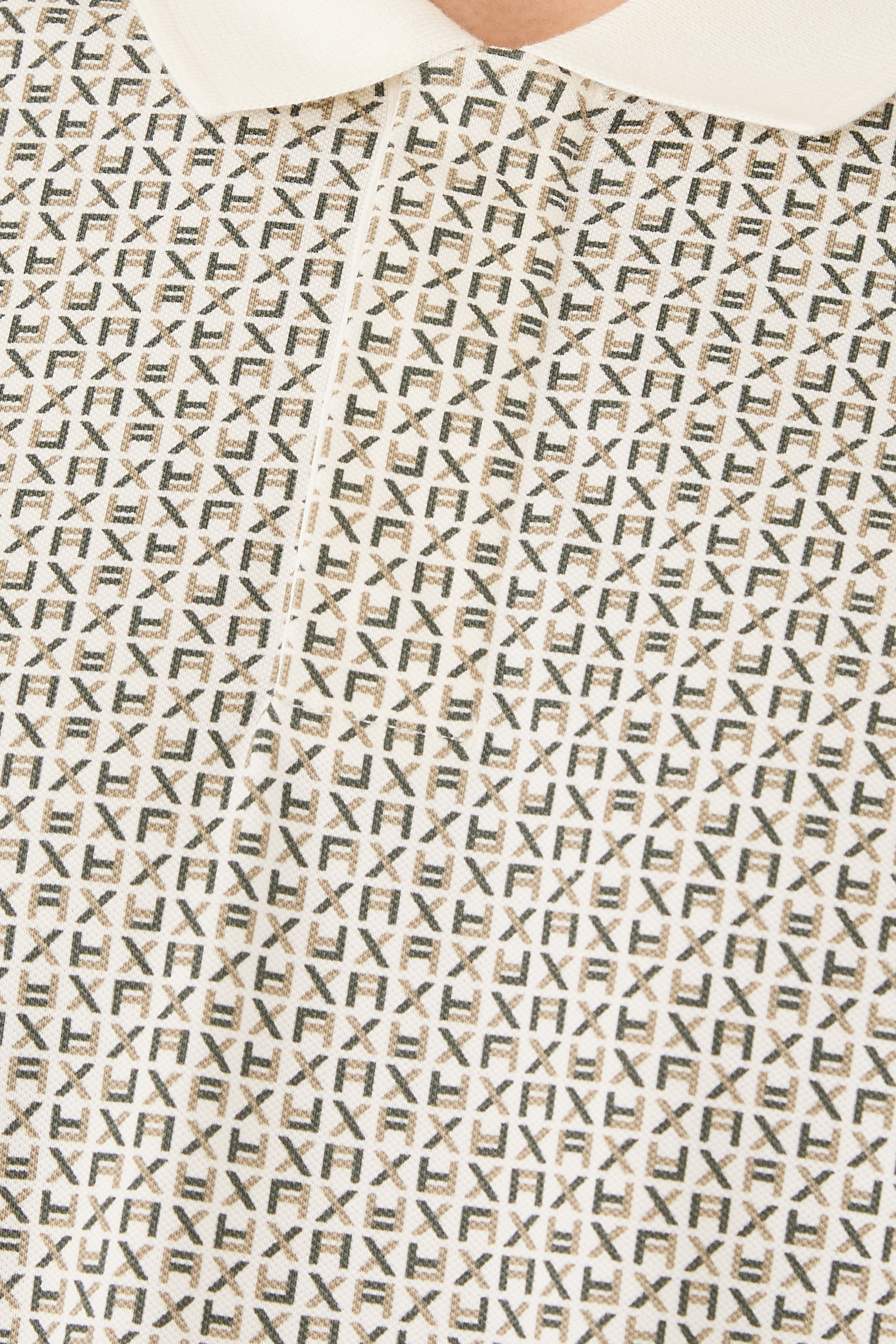 قميص بولو بأكمام قصيرة