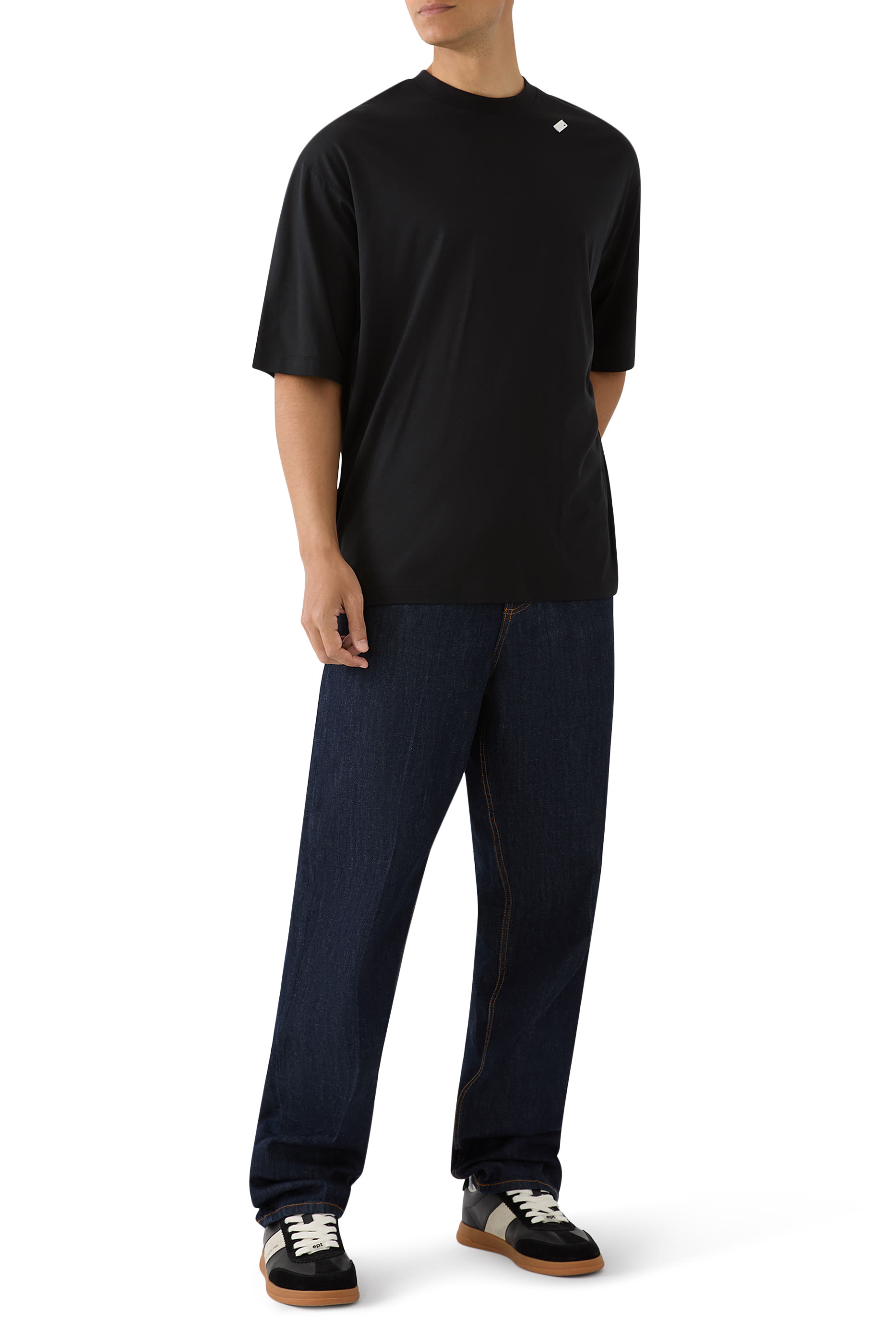 بنطال دنيم بقصة واسعة