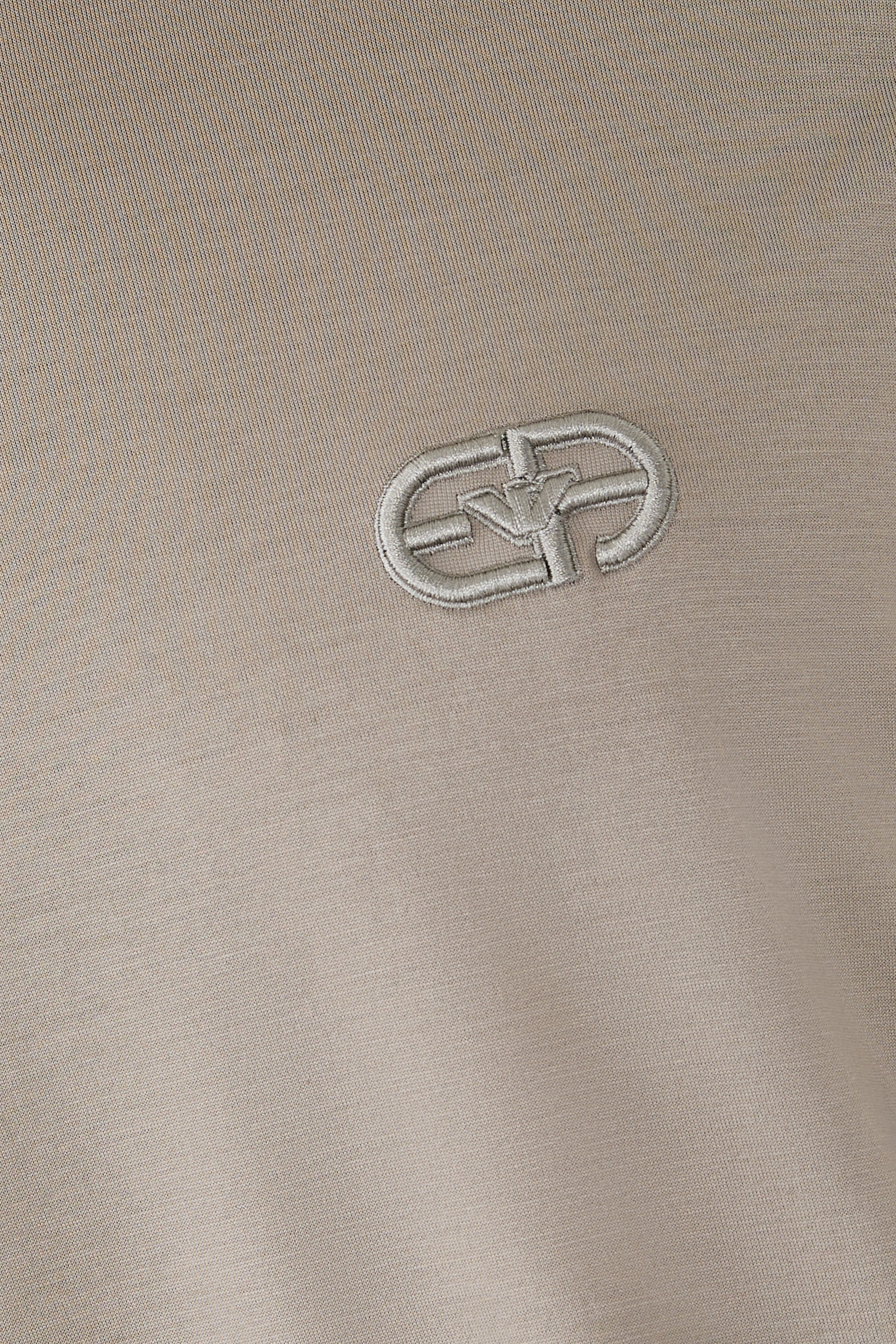 تيشيرت بشعار رأس النسر