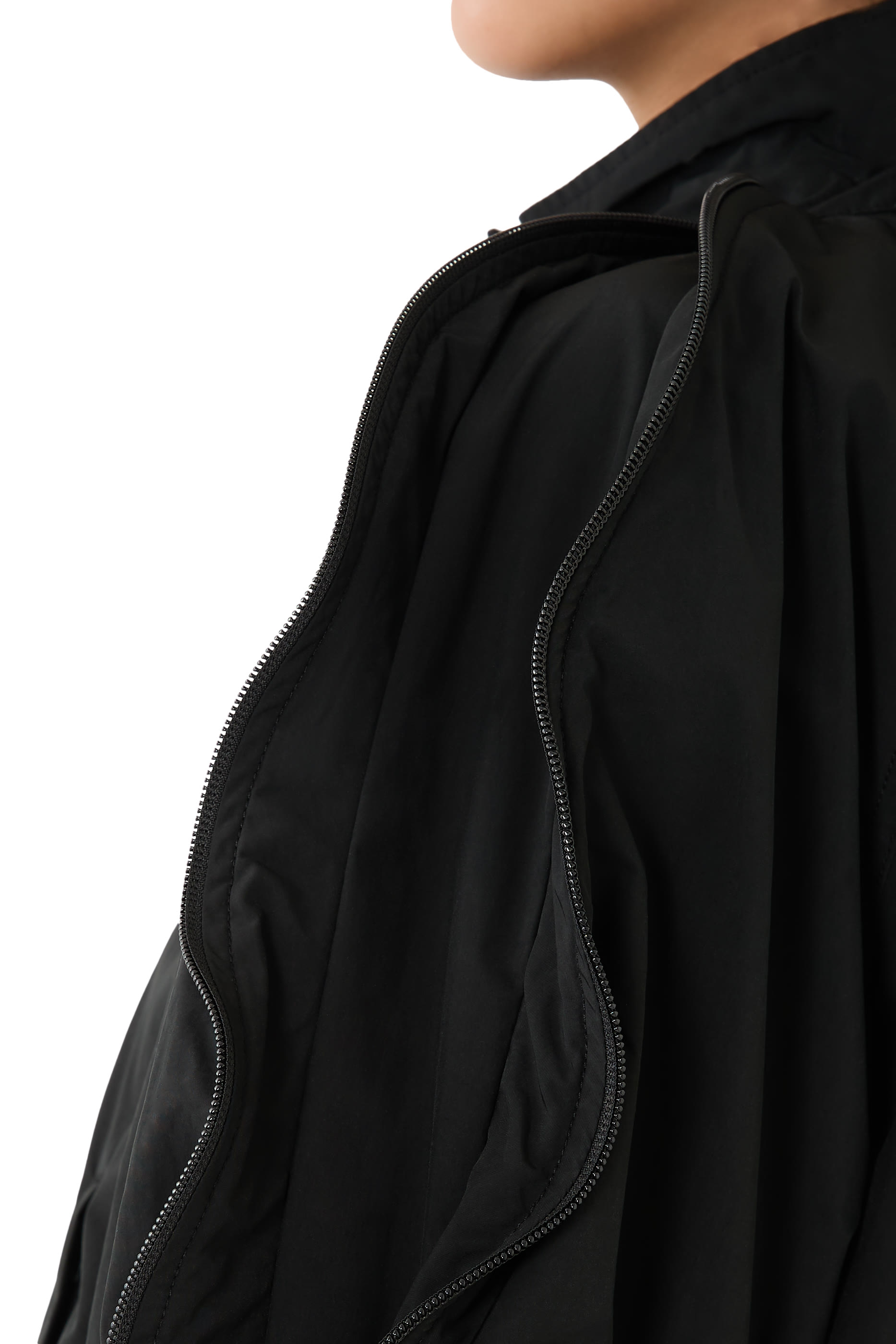 جاكيت رياضي بقصة فضفاضة