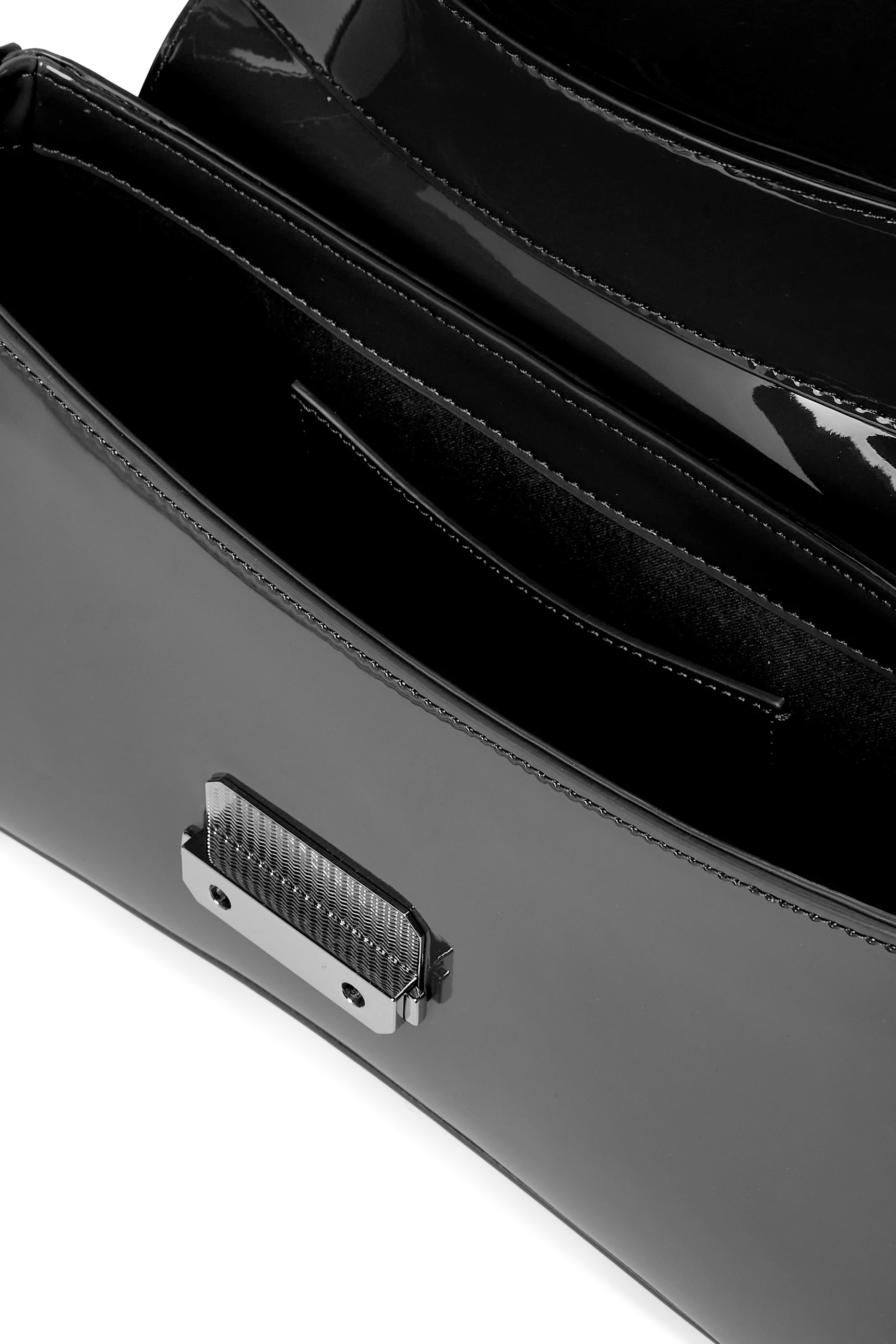 حقيبة كتف بلمسة لامعة