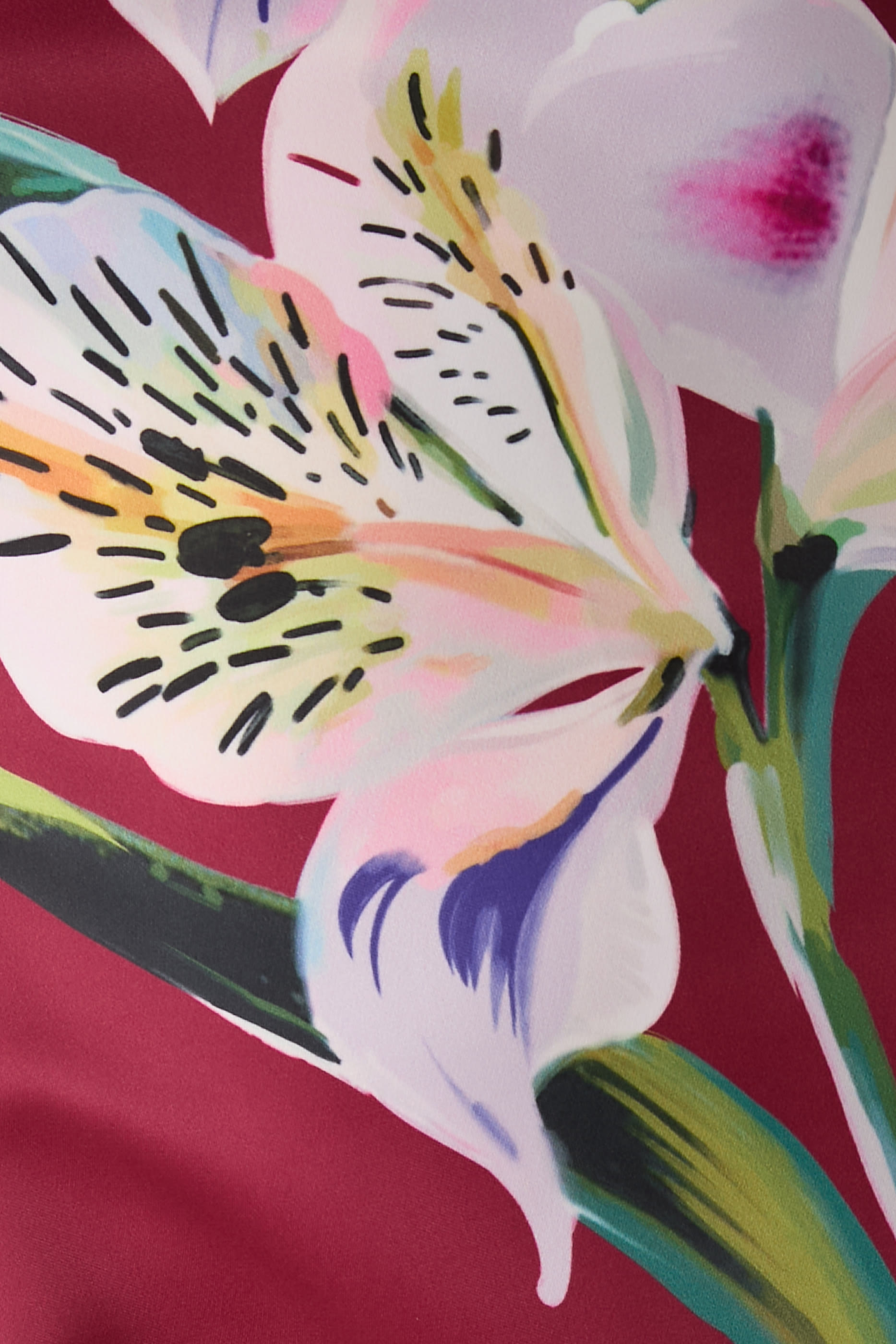 فستان كارولين متوسط الطول بأكمام قصيرة ونقشة زنبق