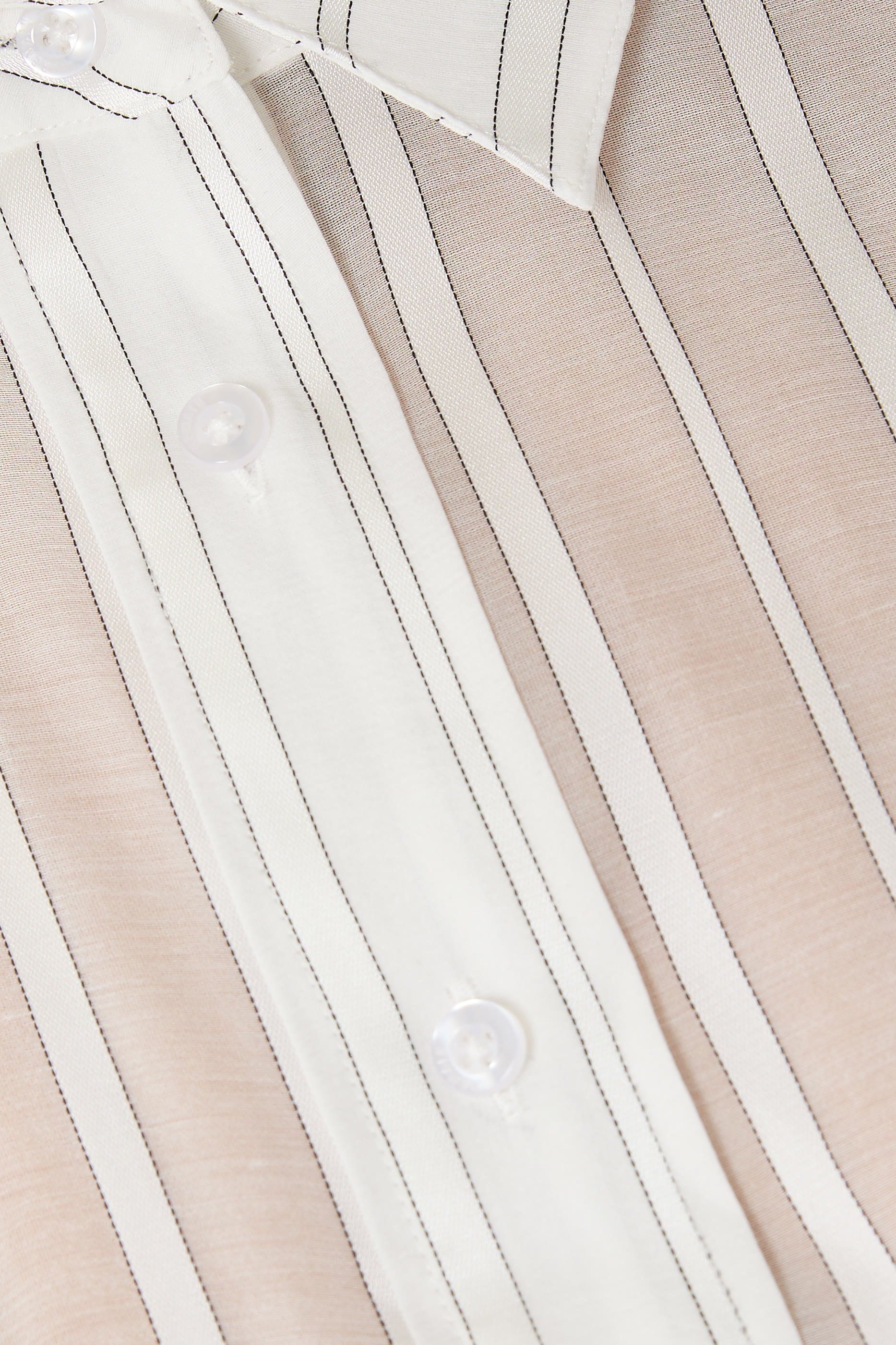 قميص بقصة فضفاضة