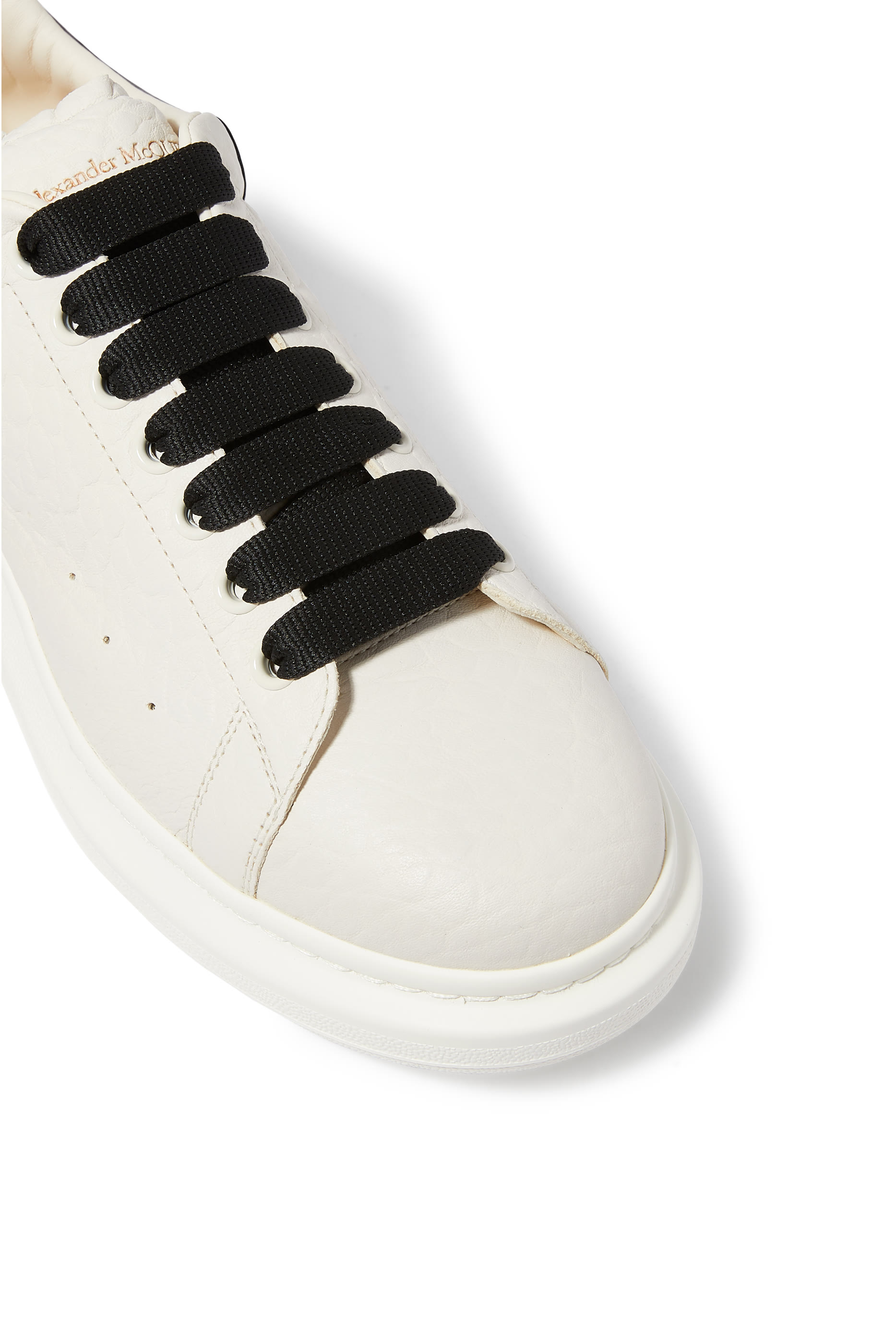 سنيكرز بنعل سميك