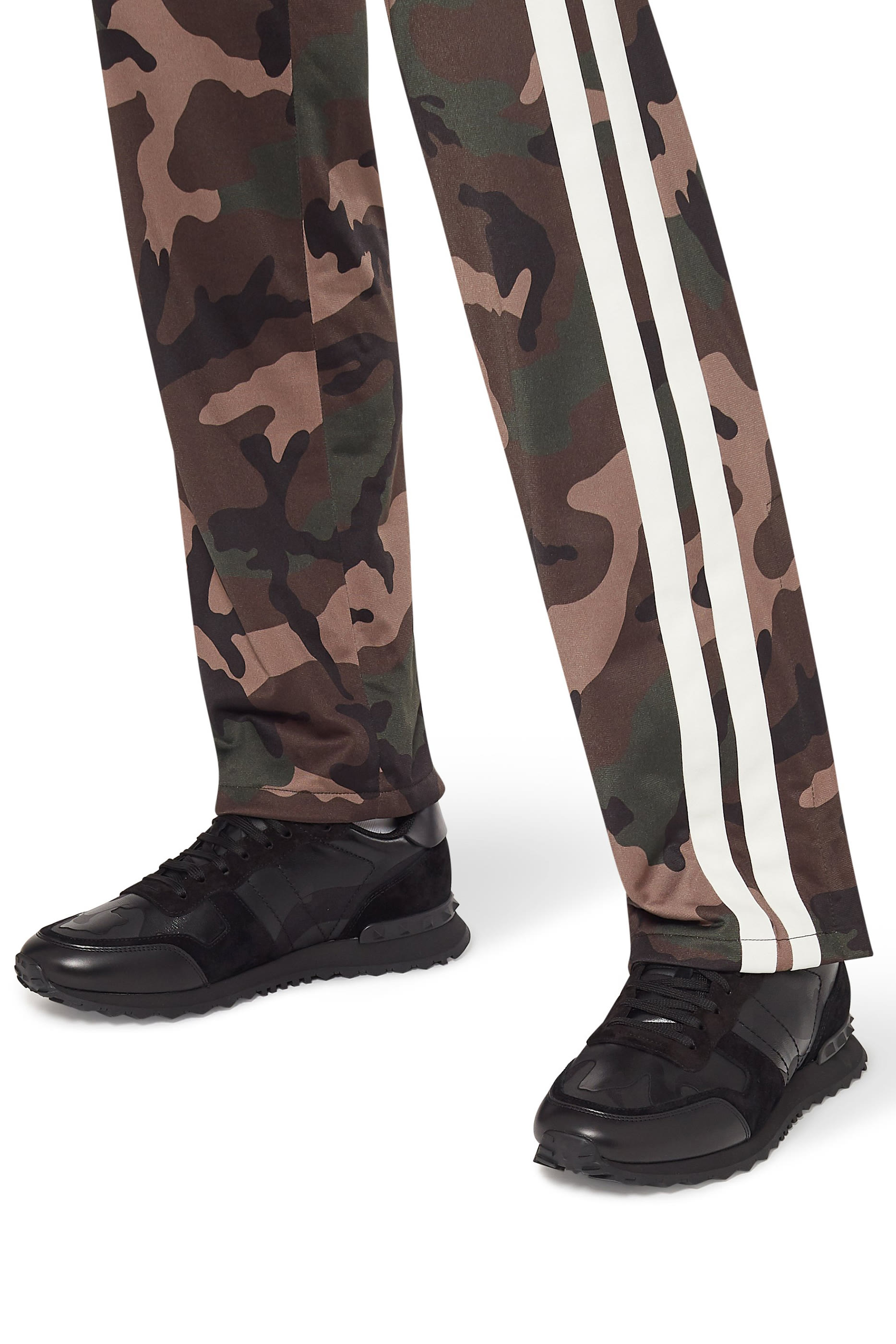 سنيكرز روك رانر جلد بنقشة مموهة سوداء