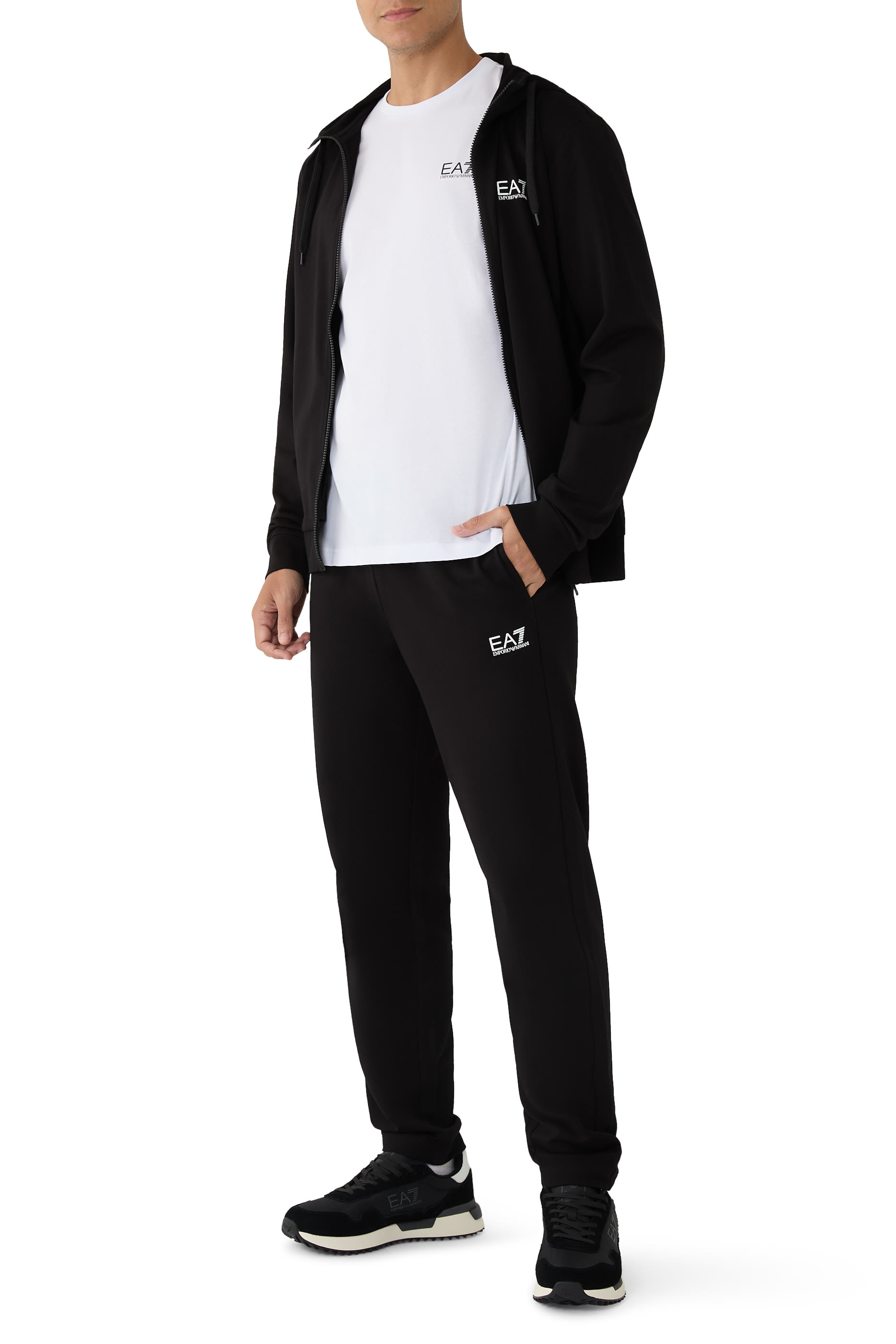 سنيكرز بشعار الماركة للجري