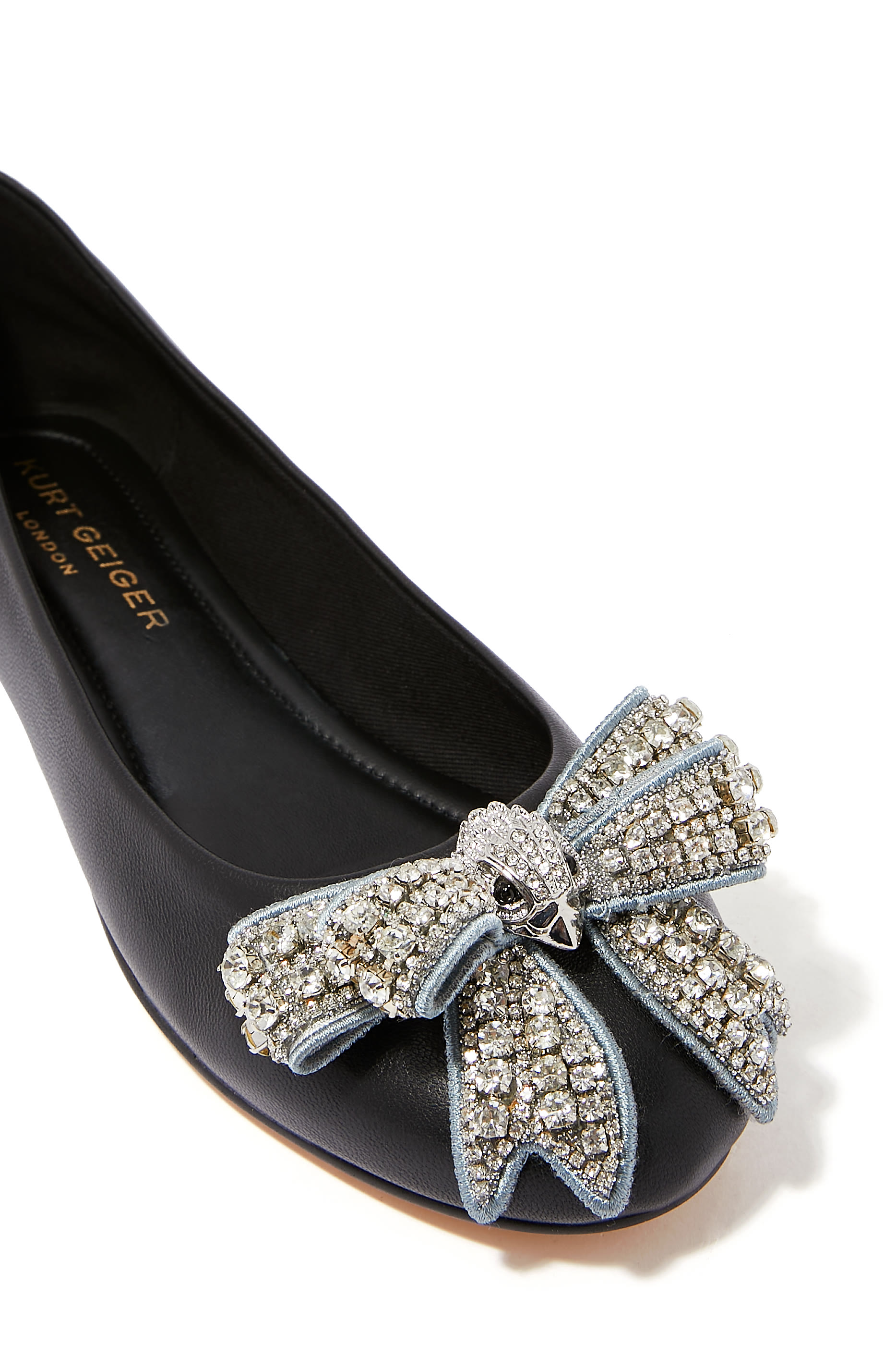 حذاء باليرينا لامع بكعب مسطح وفيونكة