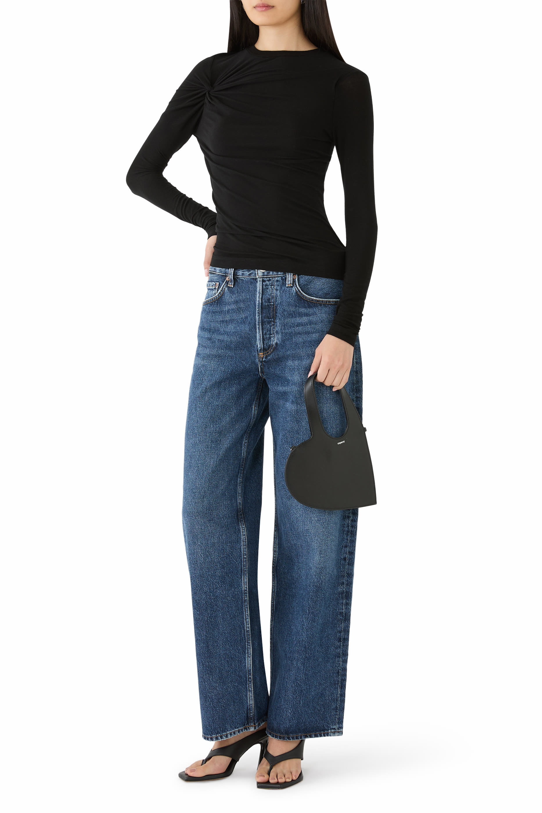 بنطال جينز بقصة ساق واسعة