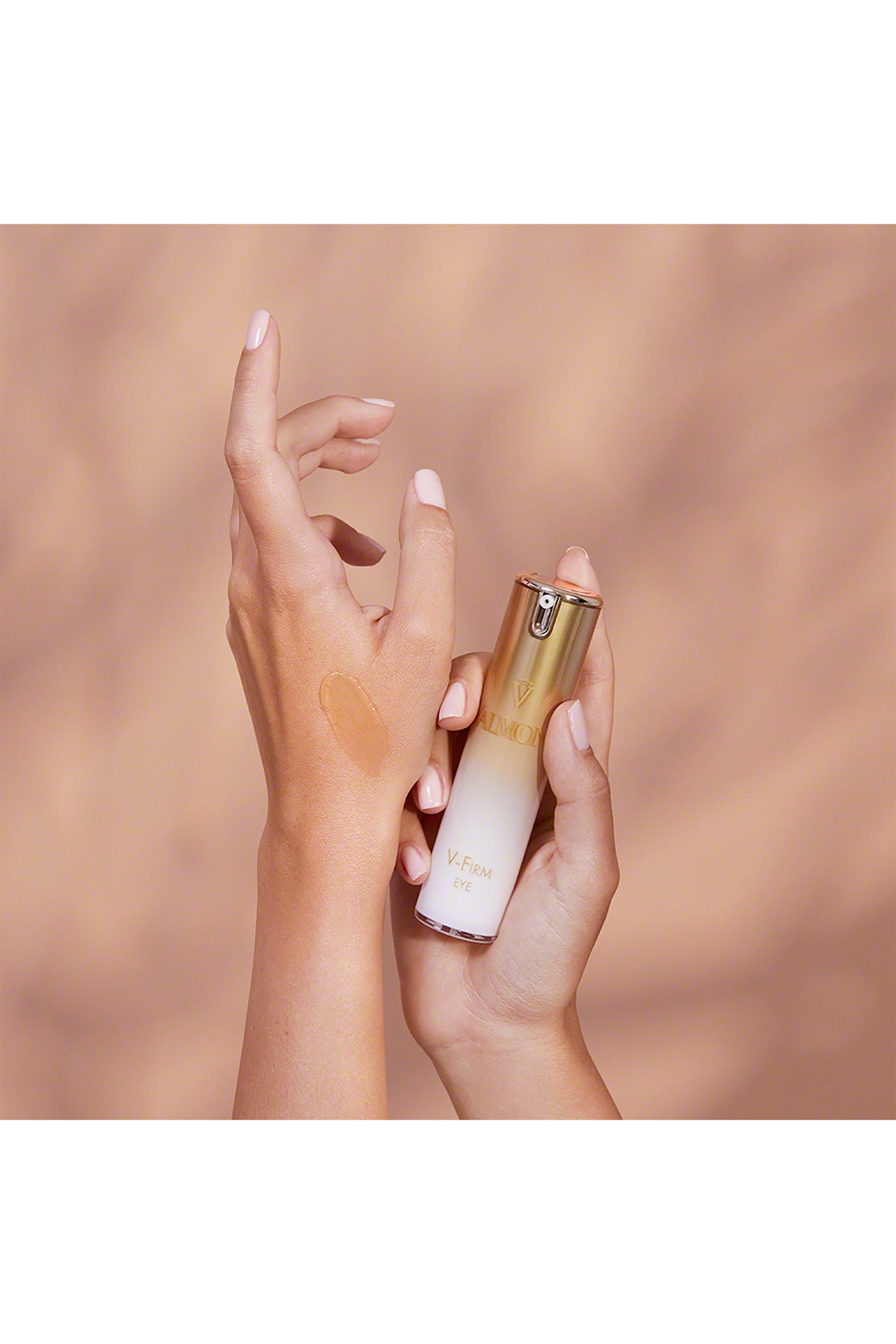 مستحضر علاجي في لشد بشرة العين