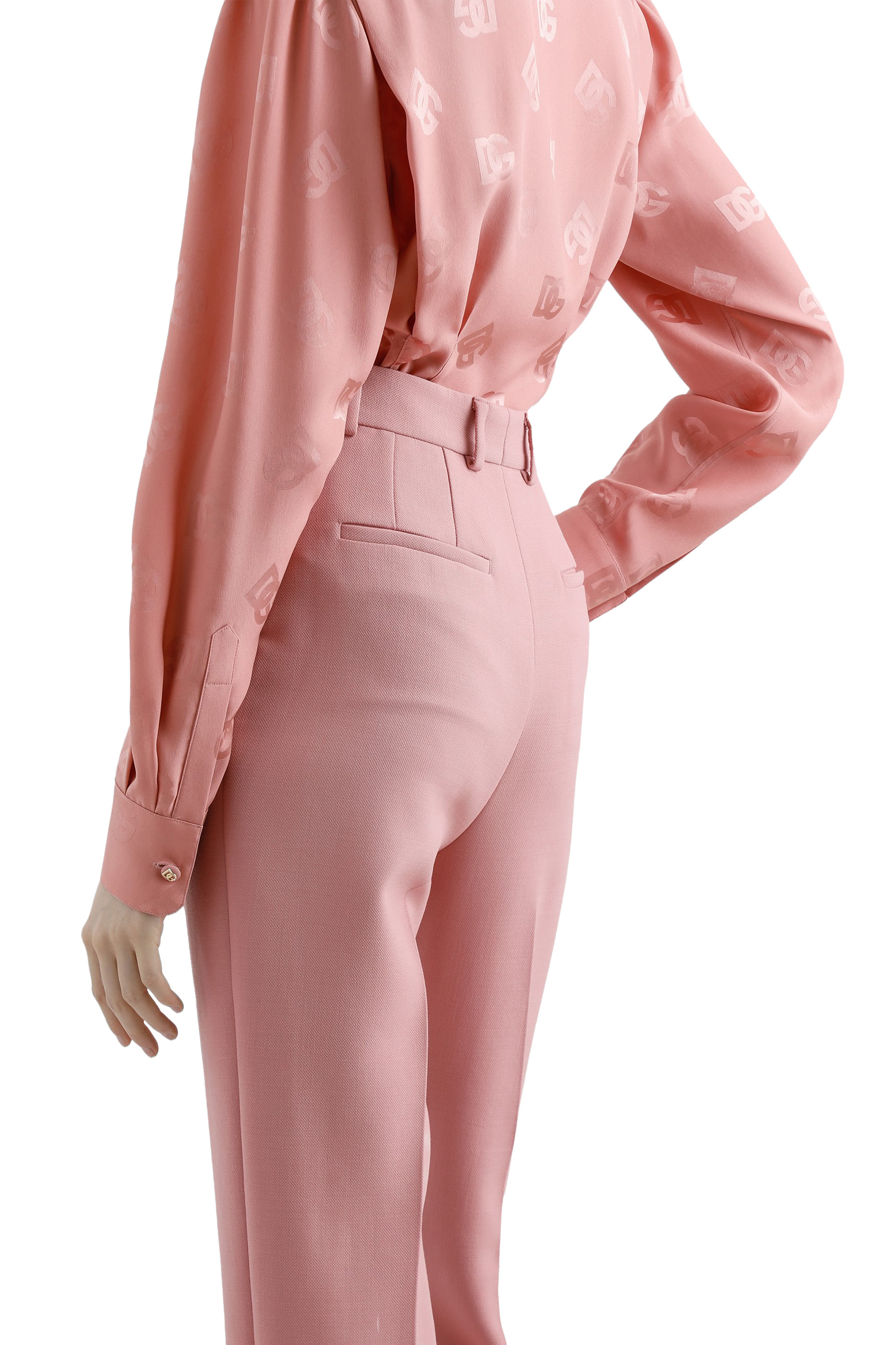 بنطال بقصة ضيقة