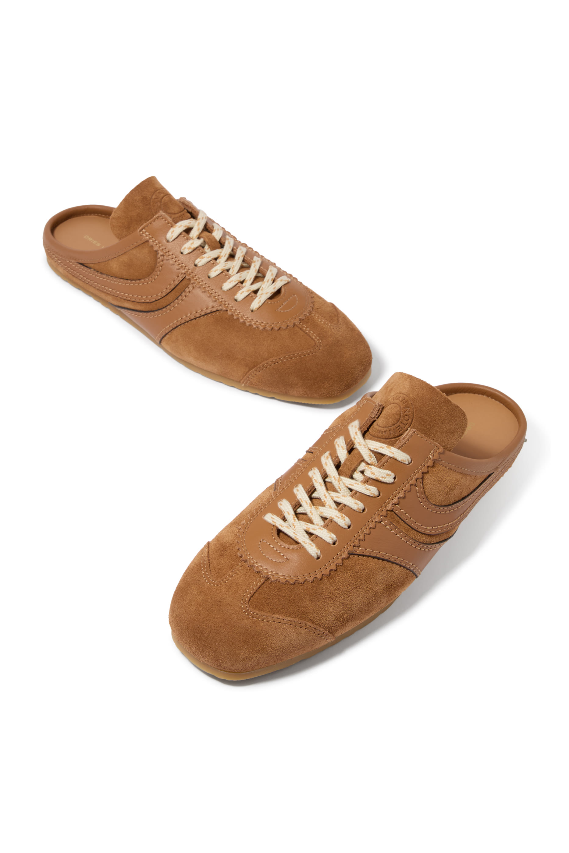 حذاء مفتوح من الخلف بتصميم سنيكرز شمواه