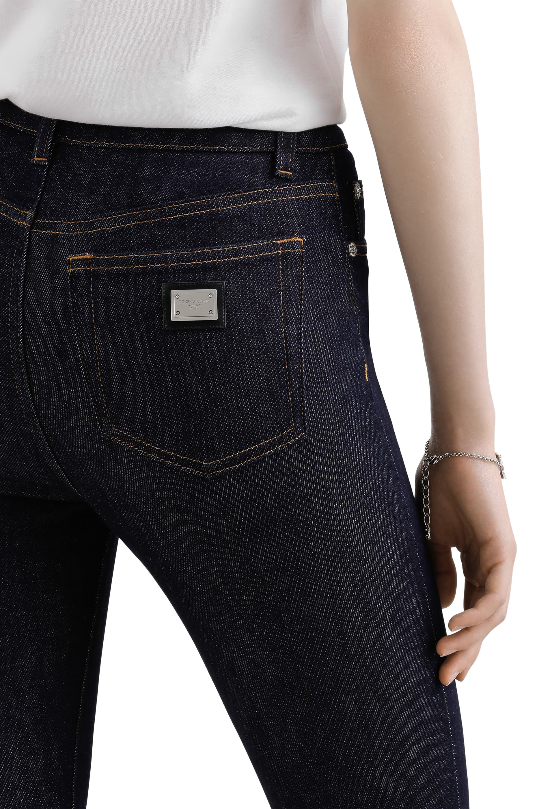 بنطال جينز بقصة ضيقة دنيم