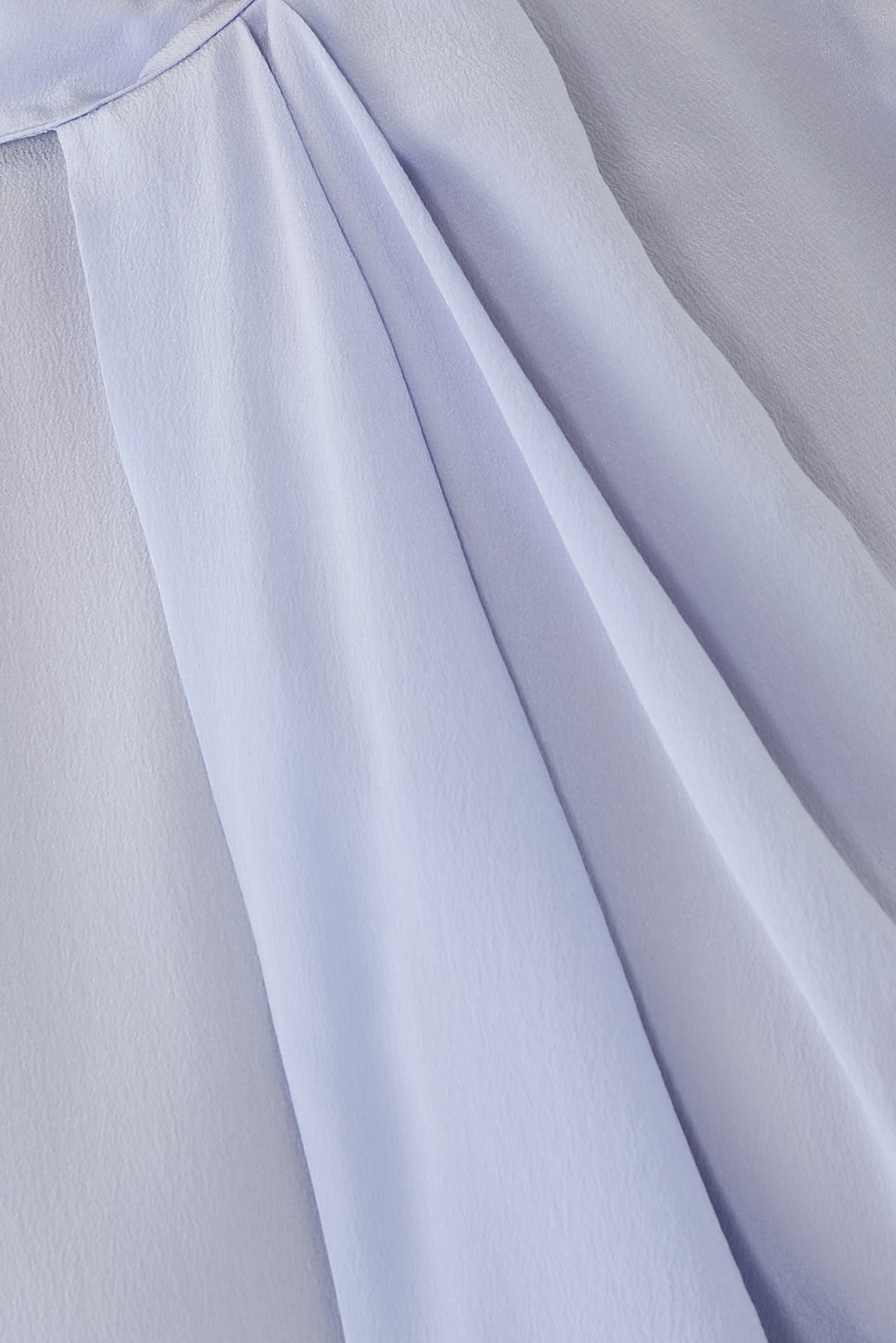 بلوزة بتفاصيل درابيه