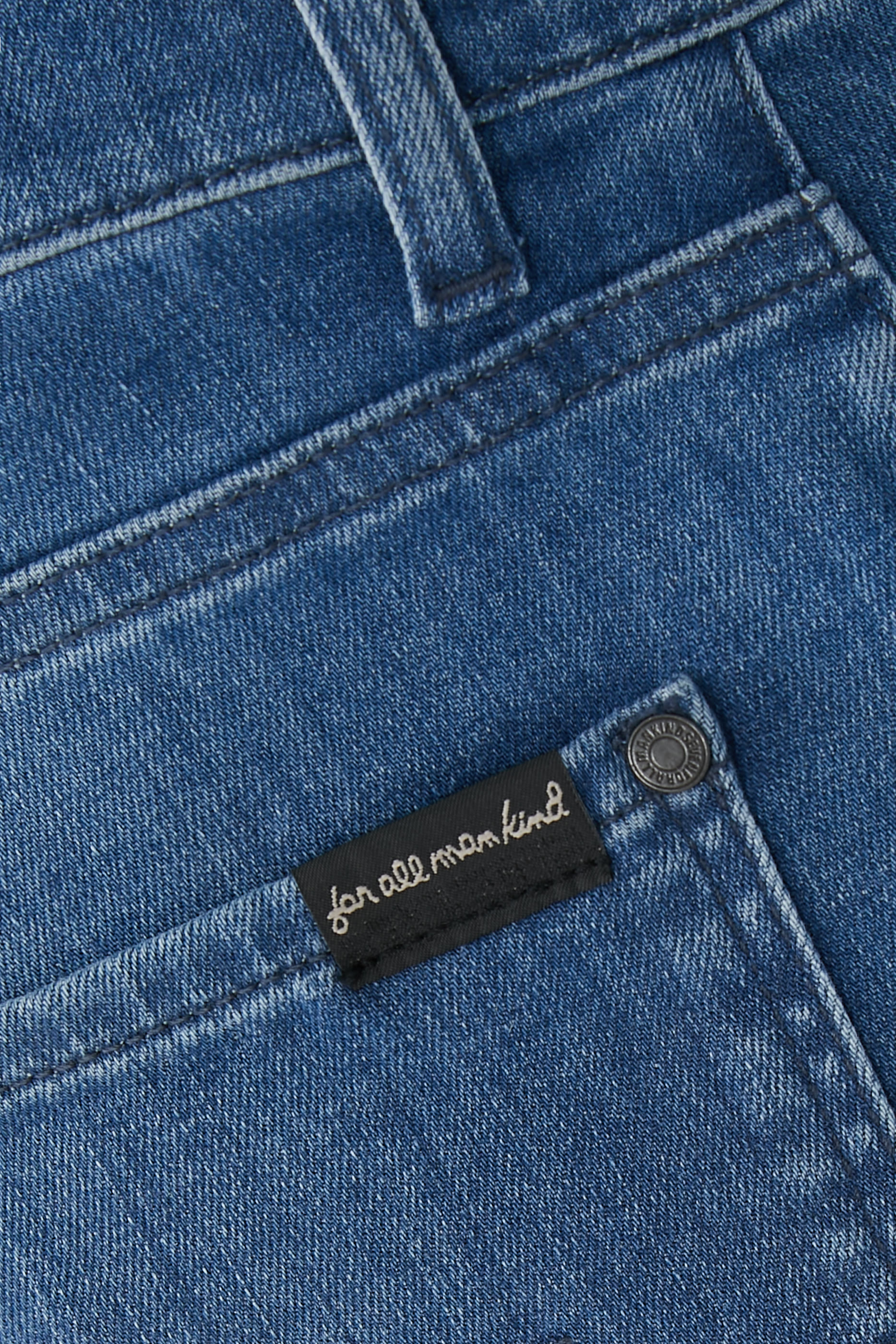 بنطال جينز لوكس بيرفورمنس بقصة ساق مدببة ضيقة